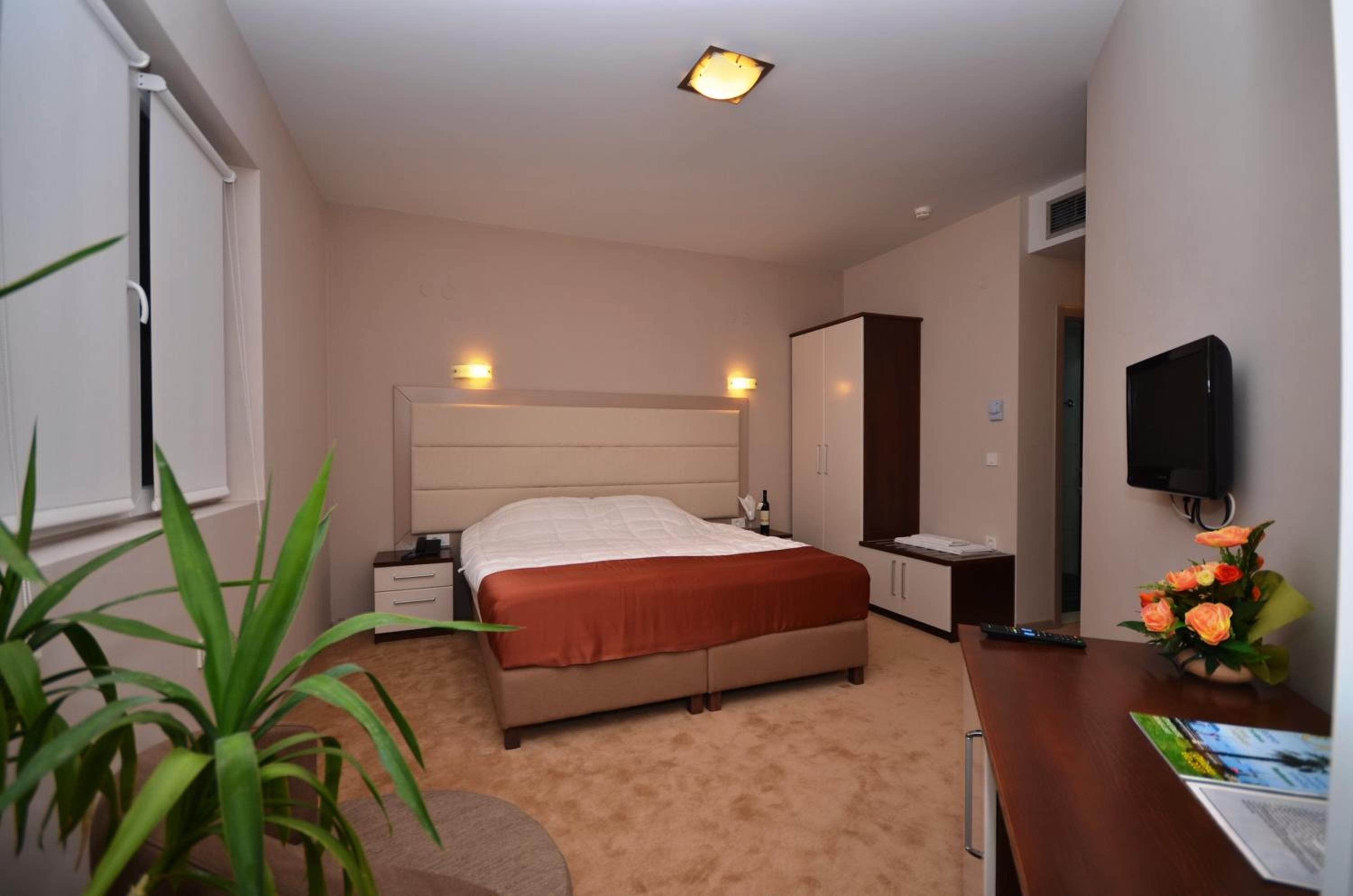 Double Room - Photo 1