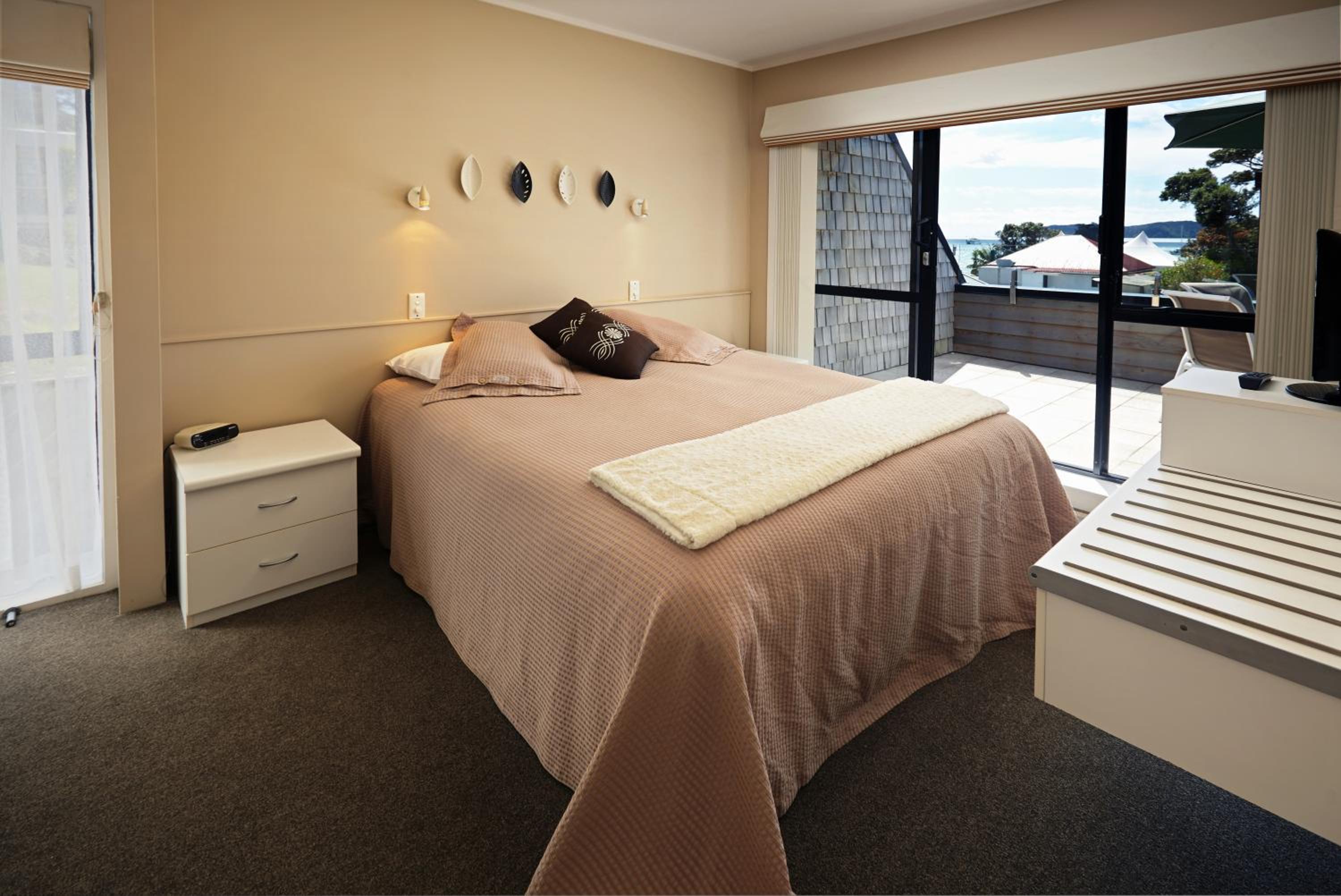 Two-Bedroom Apartment with Pool View - Photo 4