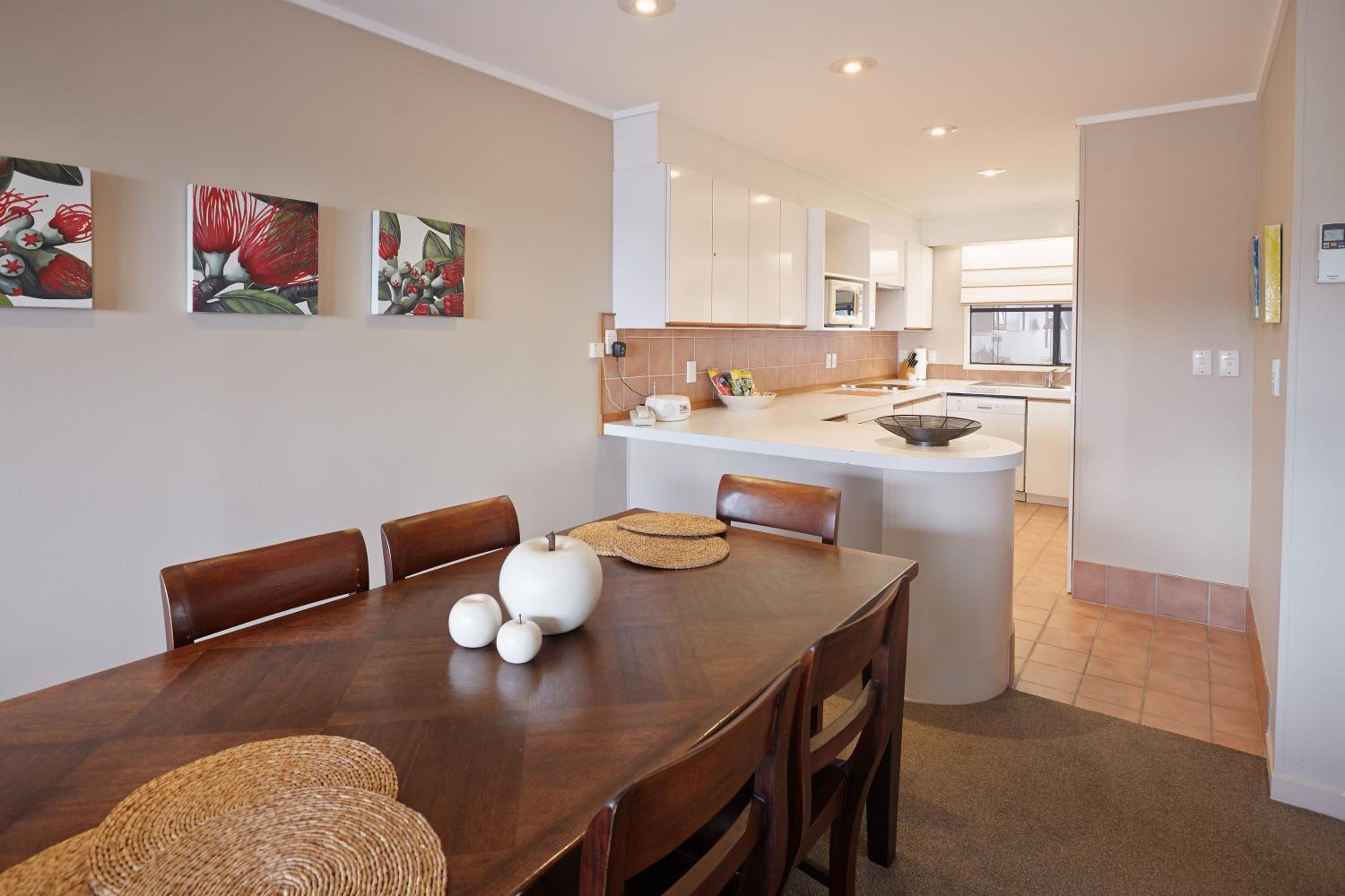 Two-Bedroom Apartment with Pool View - Photo 8