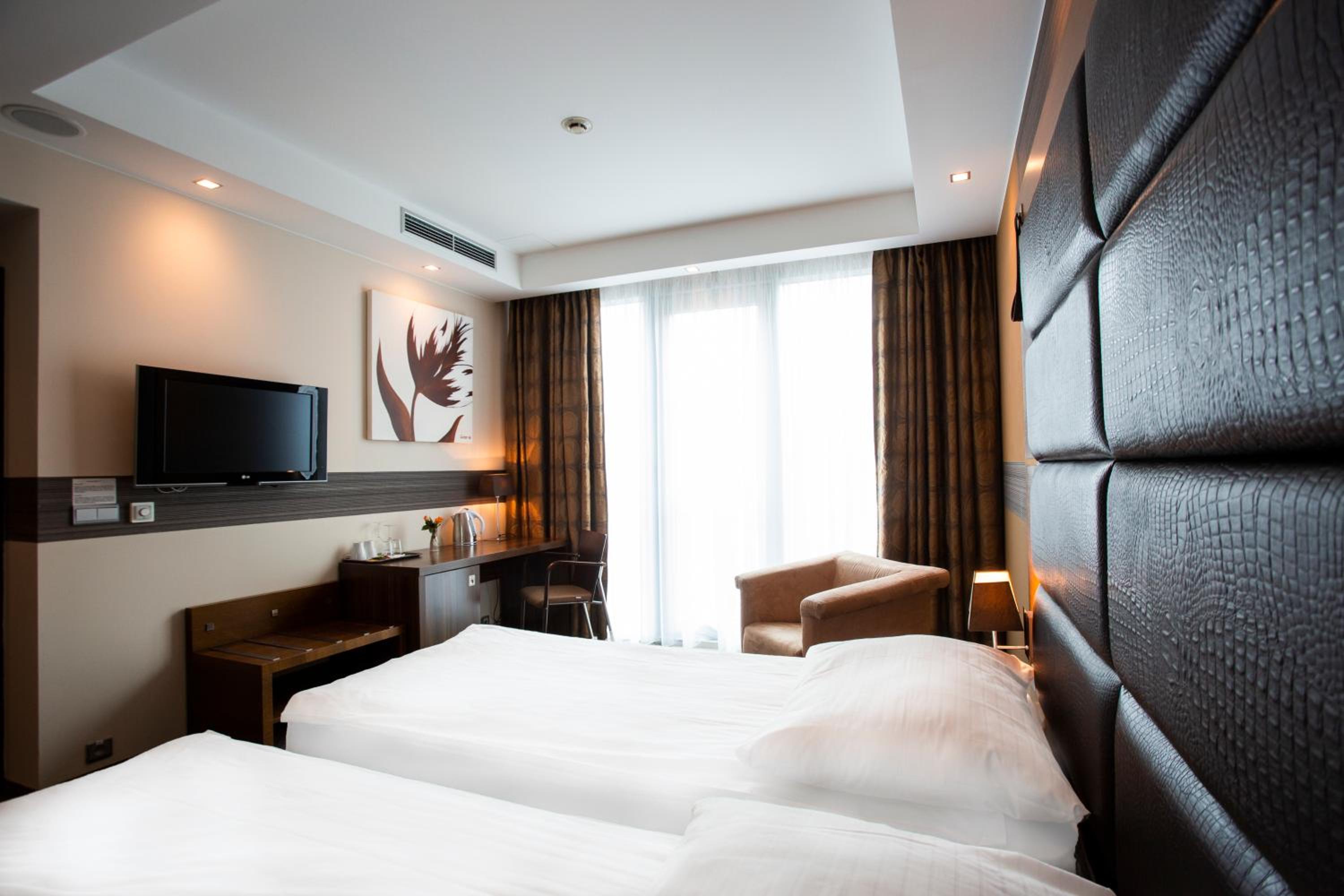 Double or Twin Room - Photo 4