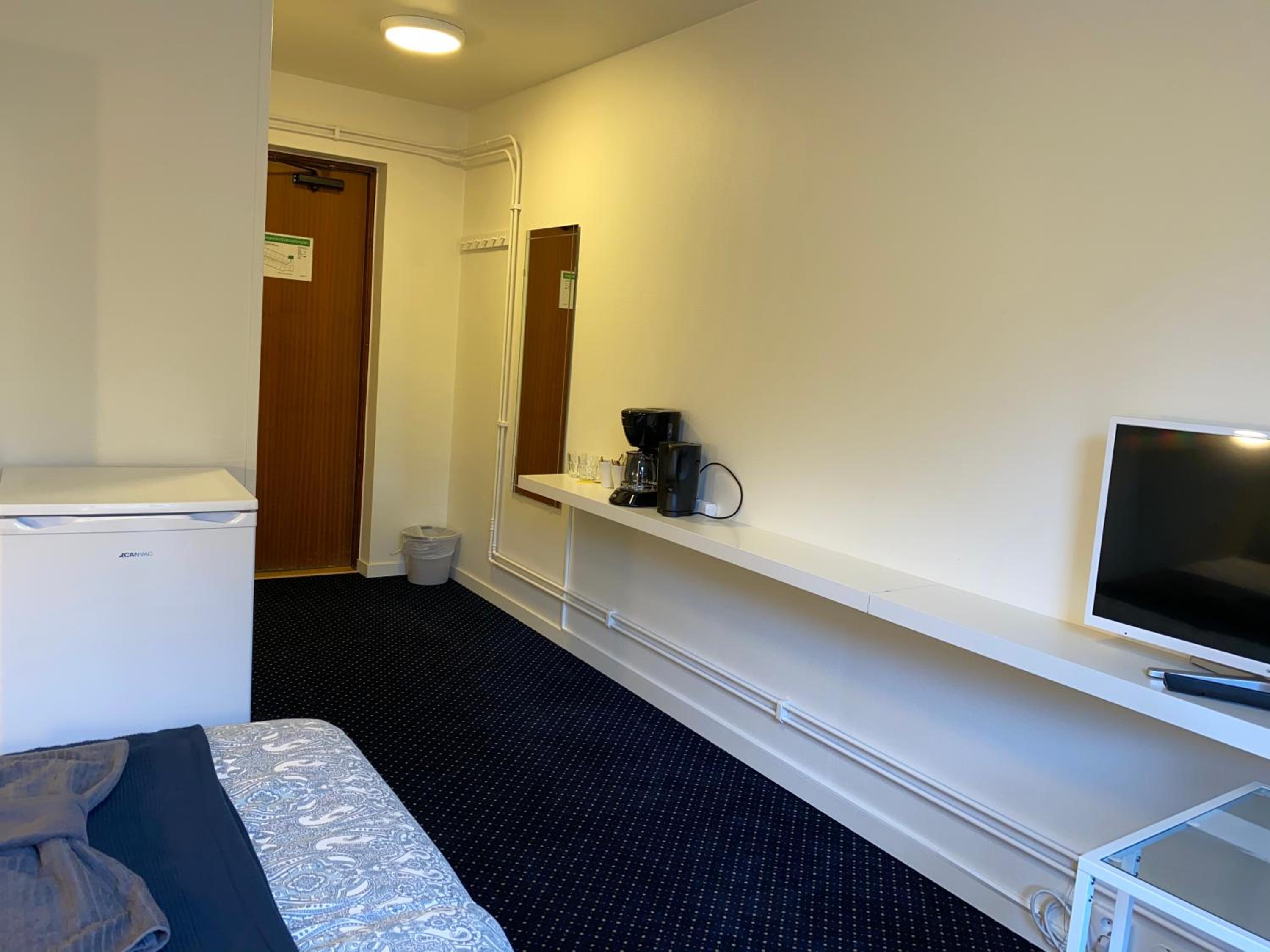Double or Twin Room - Photo 6