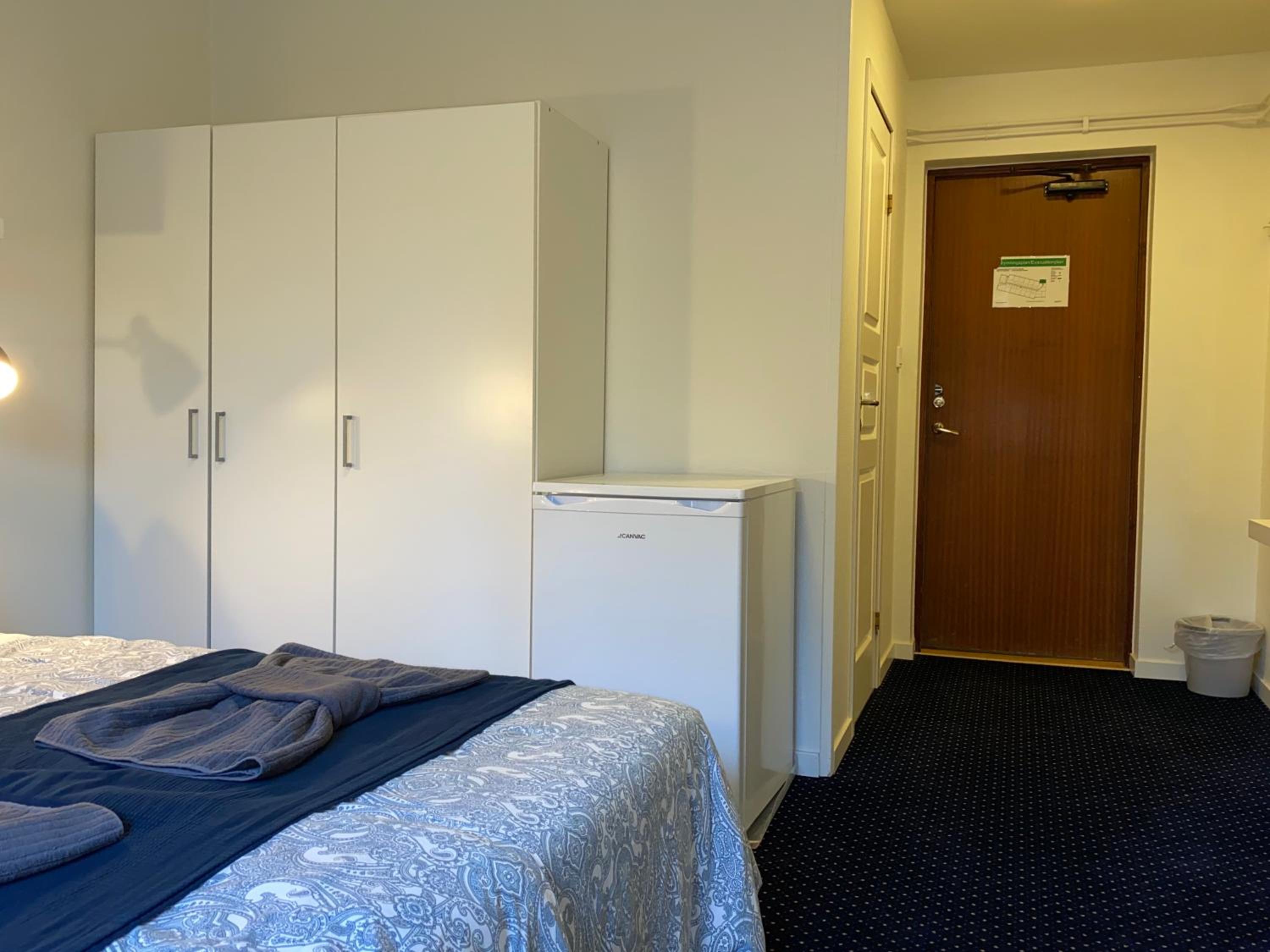Double or Twin Room - Photo 7