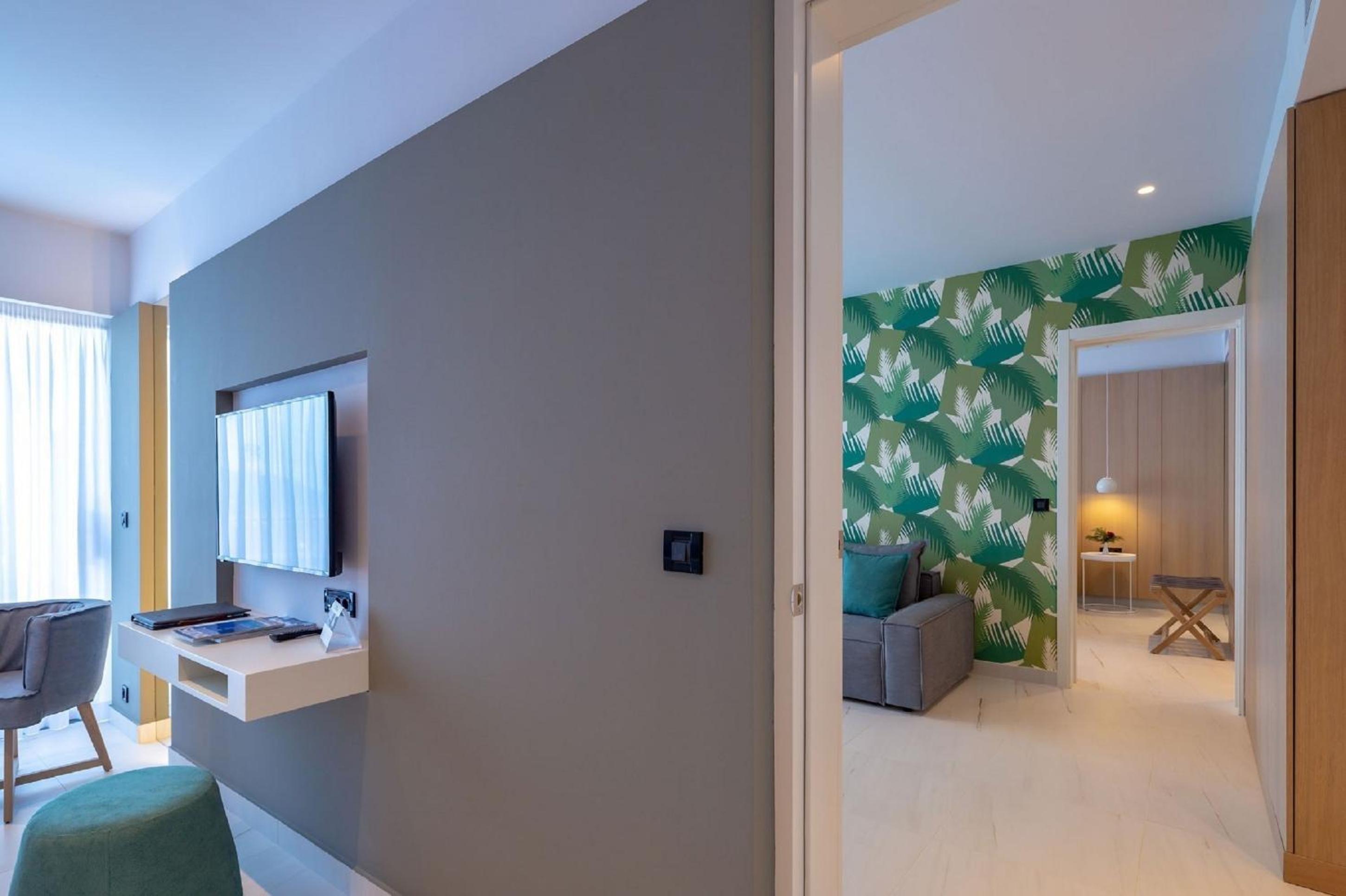 Double Suite with Outdoor Hot Tub and Panoramic Sea View