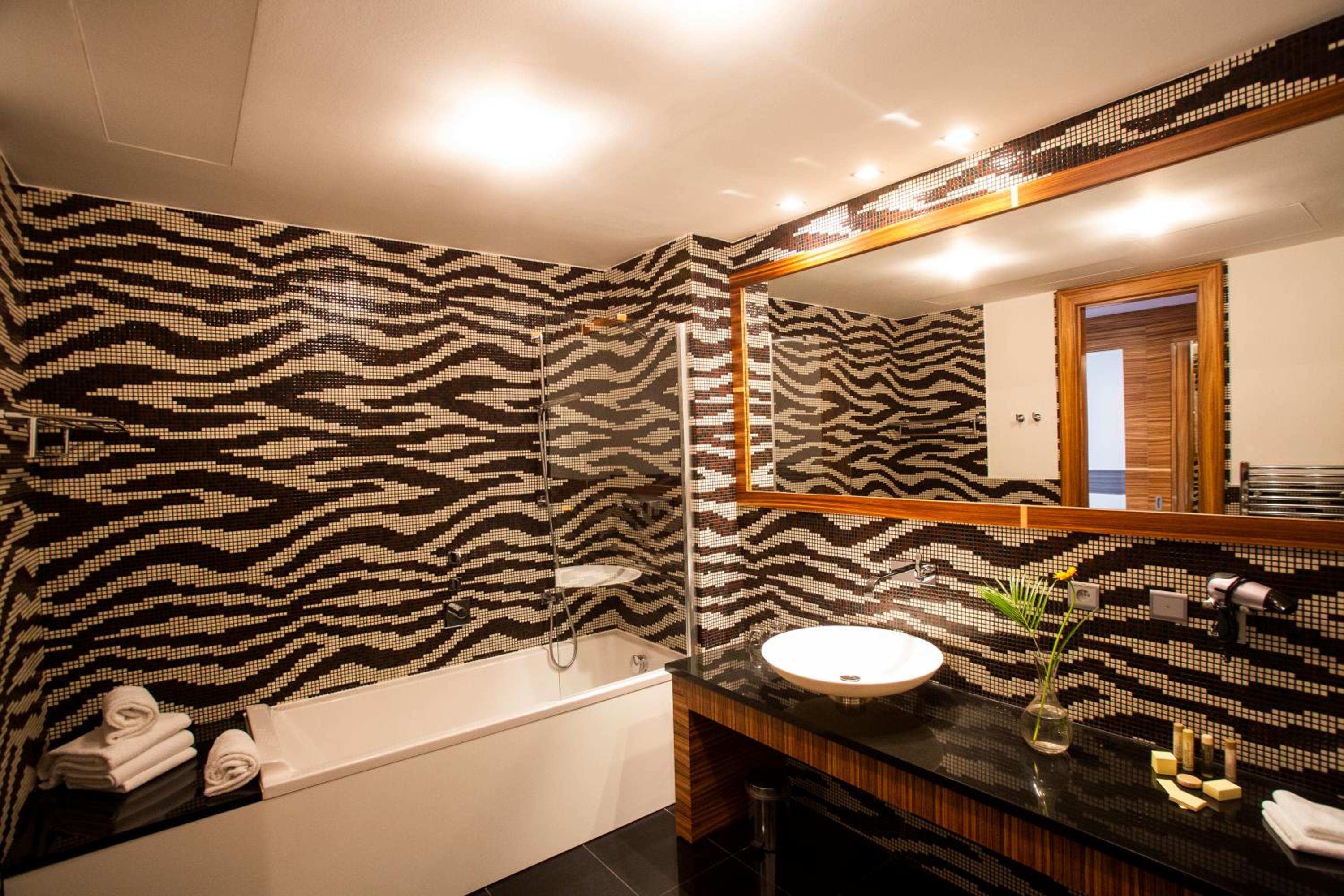 Suite - Photo 5