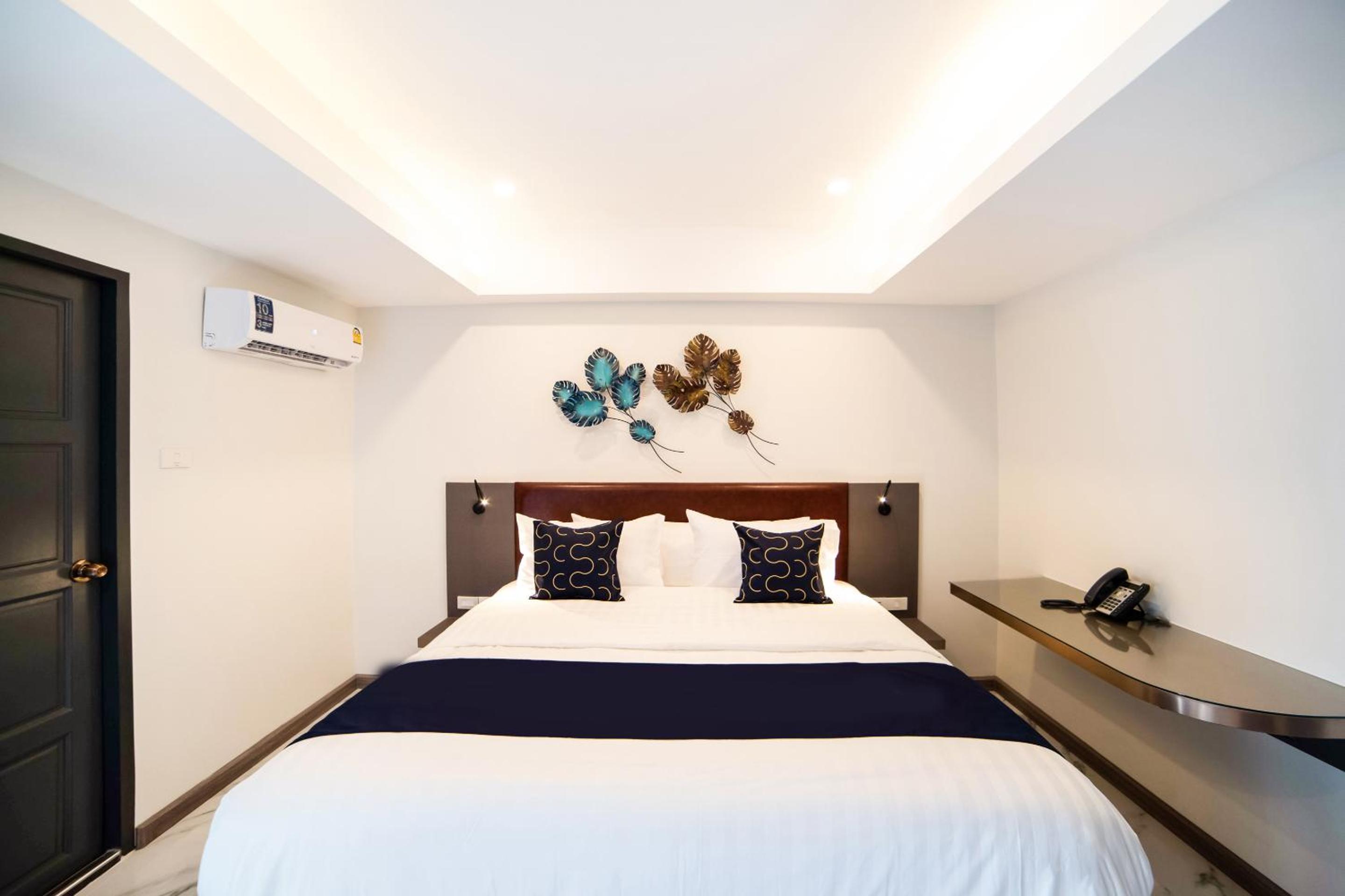 Standard King Room photo 3