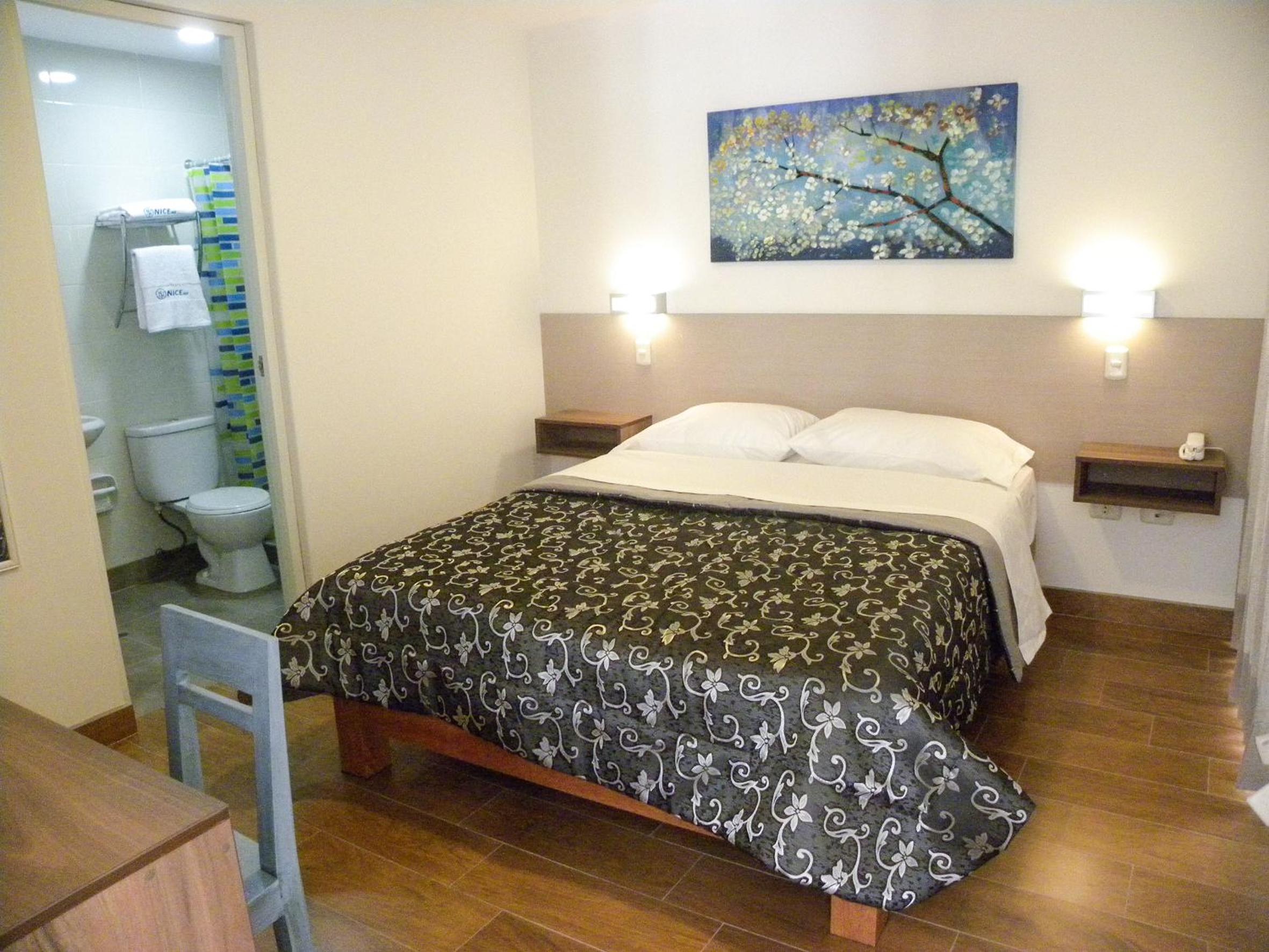 Queen Room photo 1