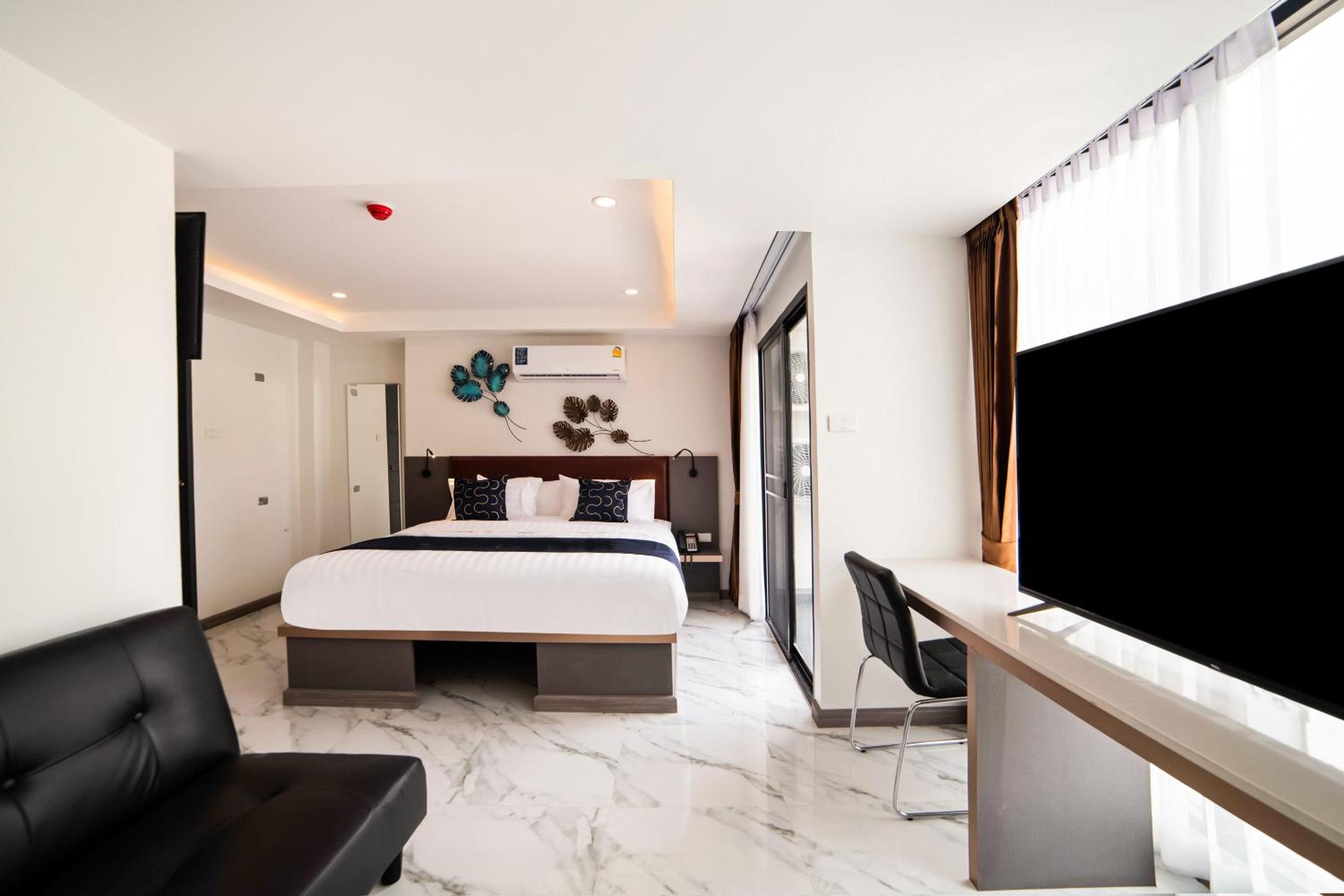 Deluxe Room (2 Adults + 1 Child)