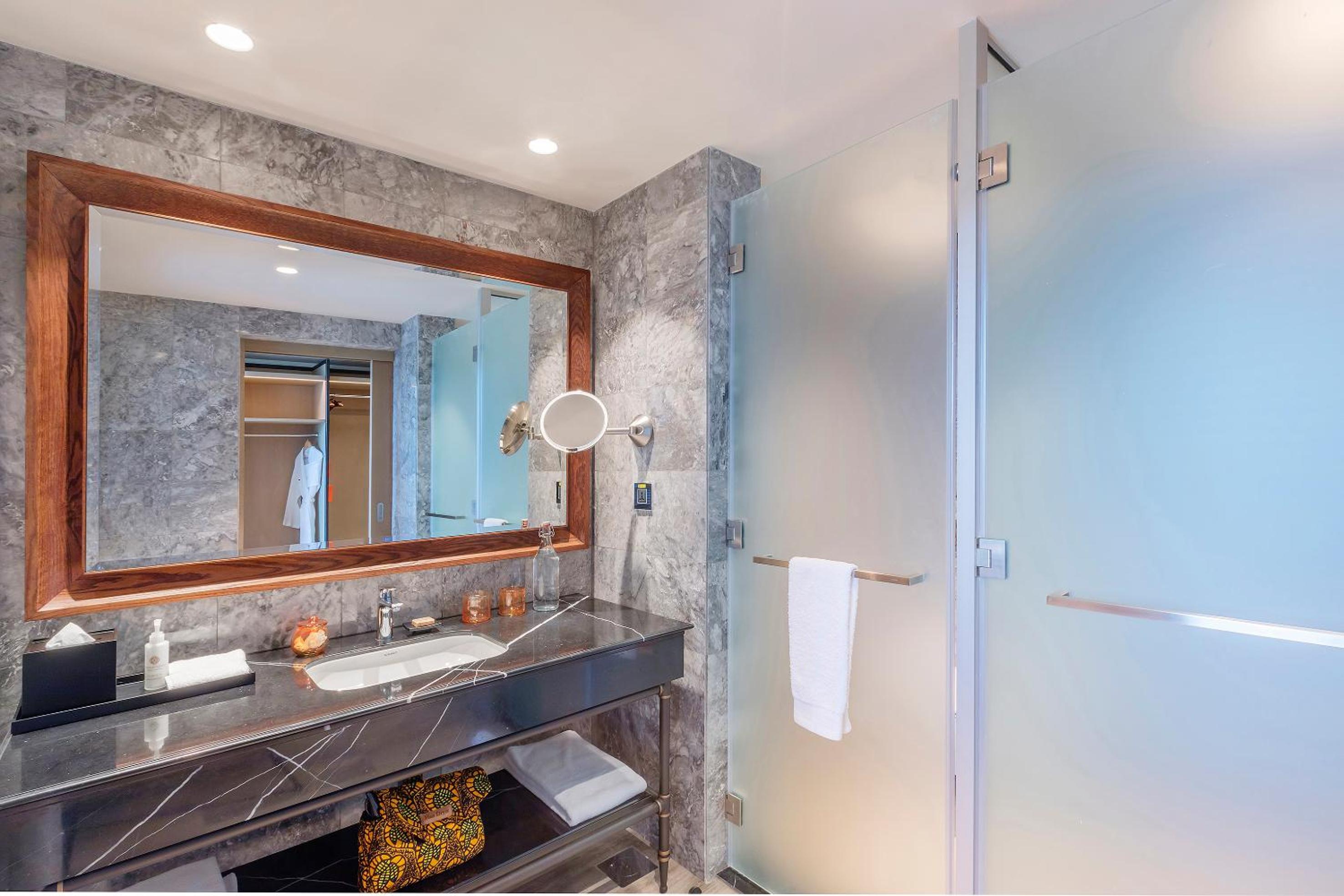 Red Level Family Suite