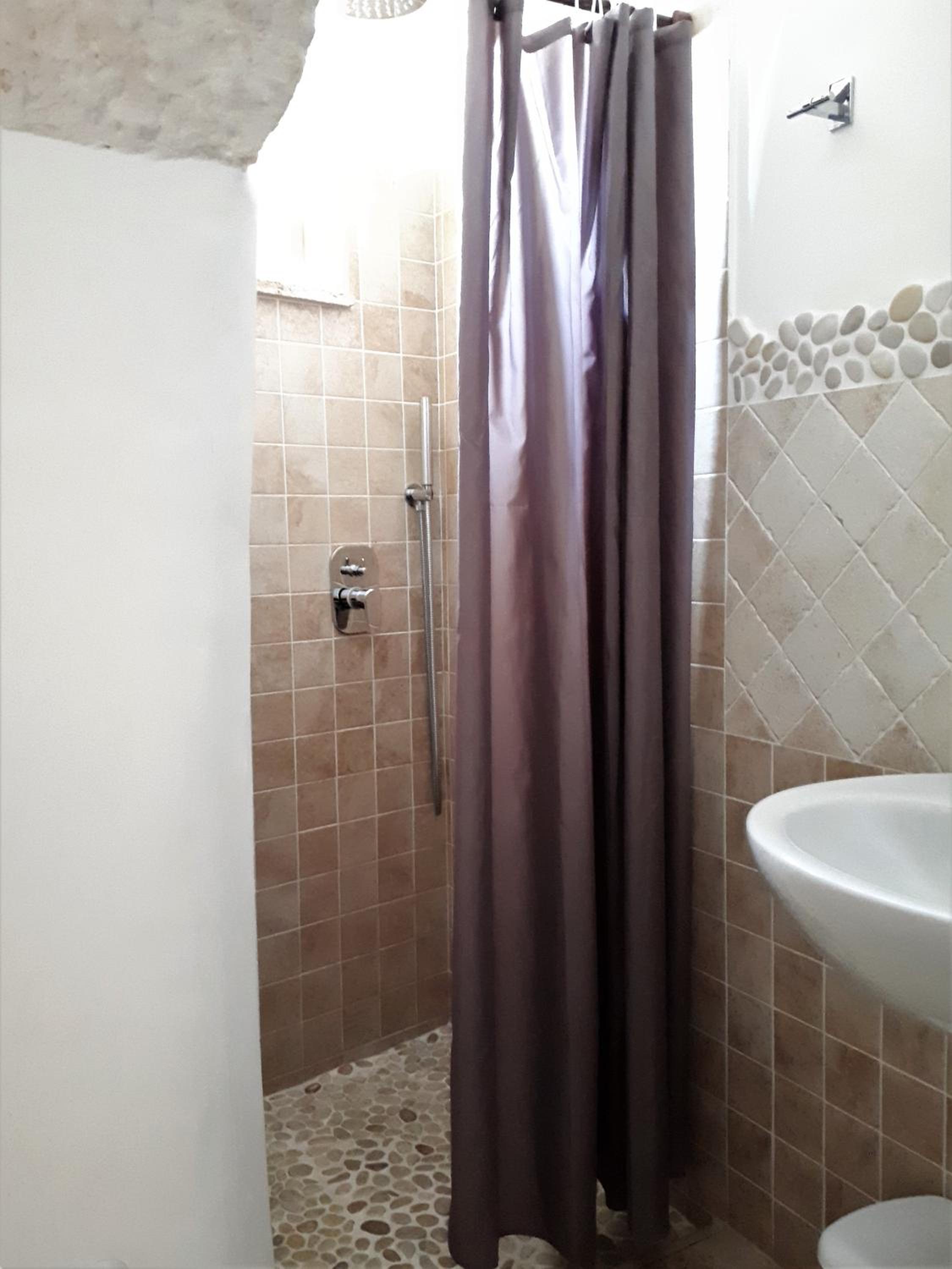 Three-Bedroom House - Colombo - Photo 6