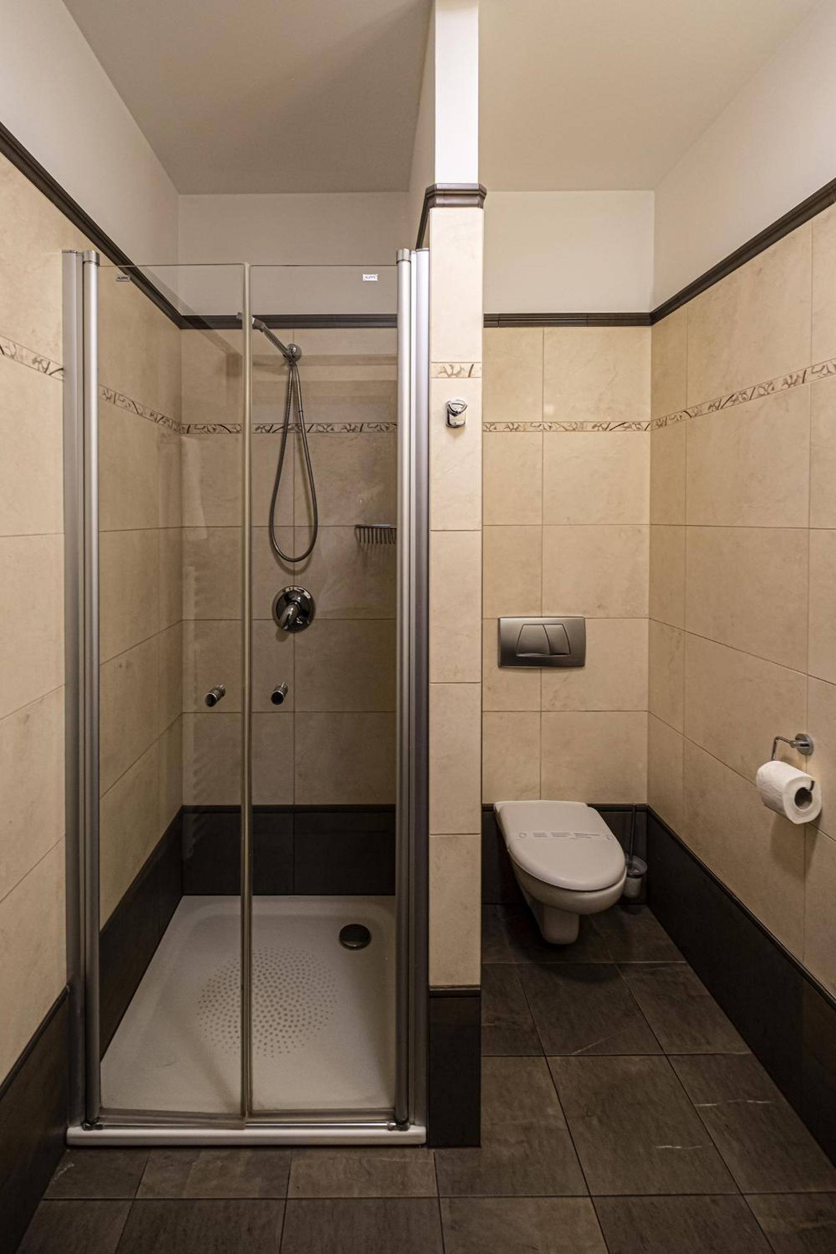Double Room - Photo 11