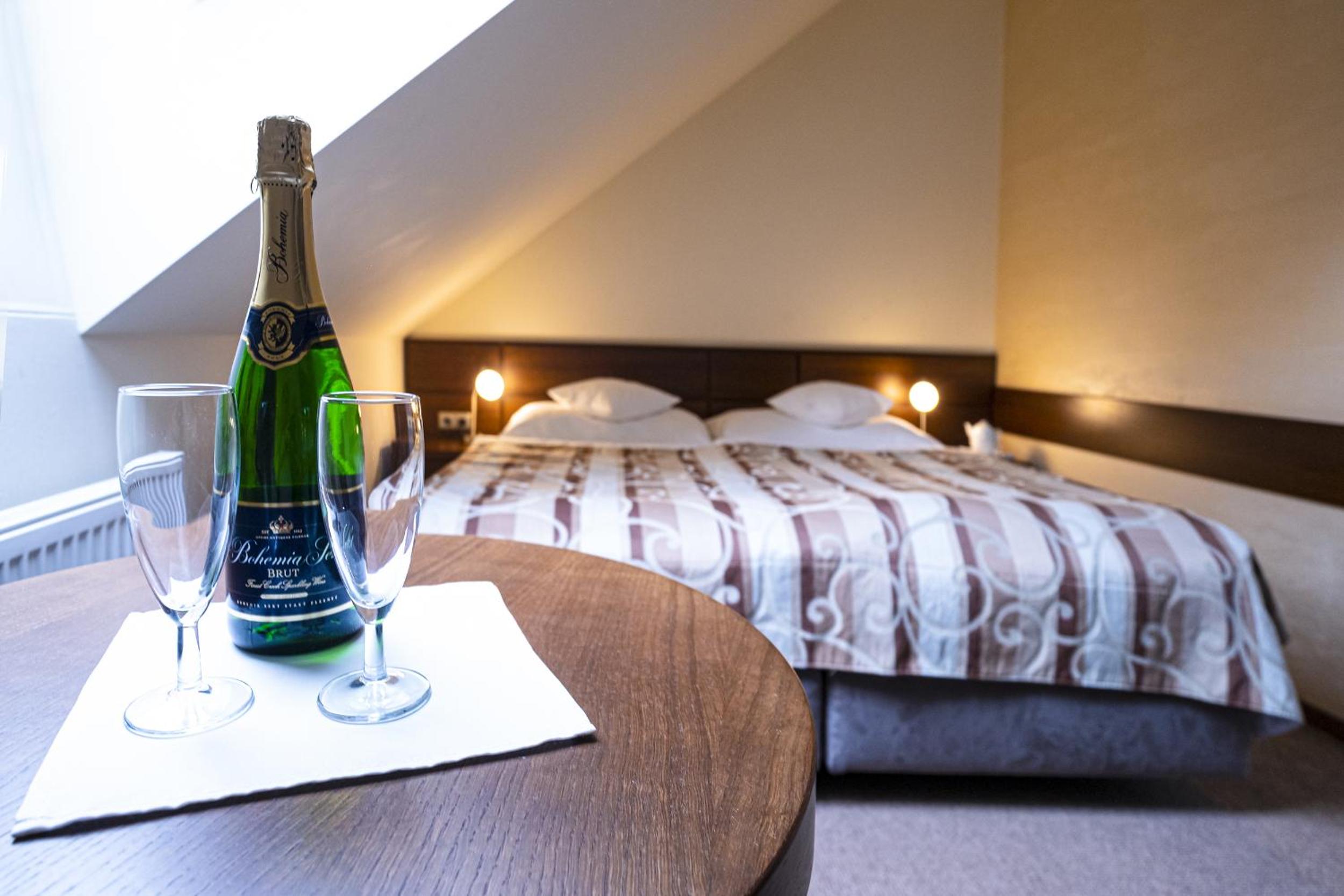 Economy Double or Twin Room - Attic - Photo 11