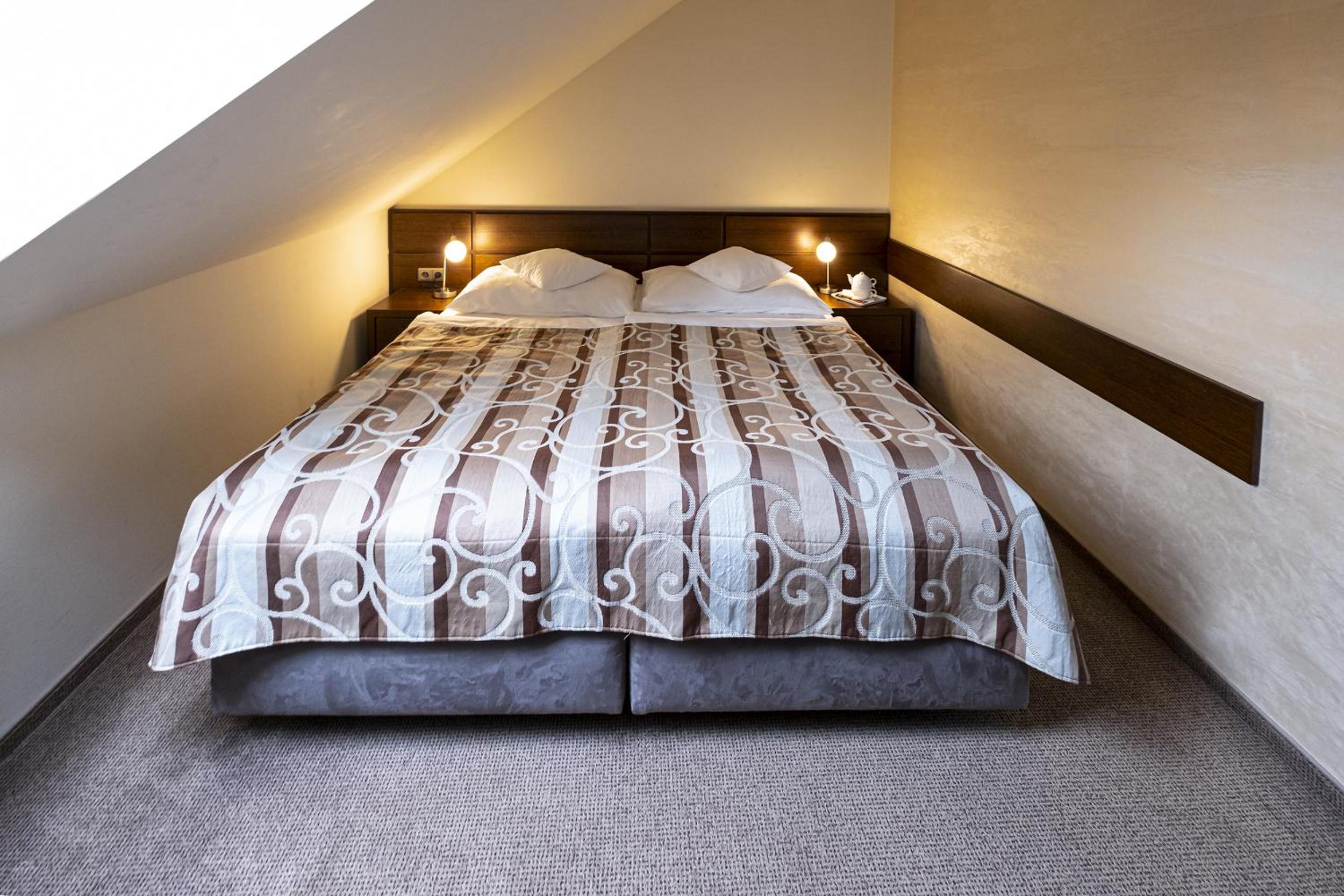 Economy Double or Twin Room - Attic - Photo 12