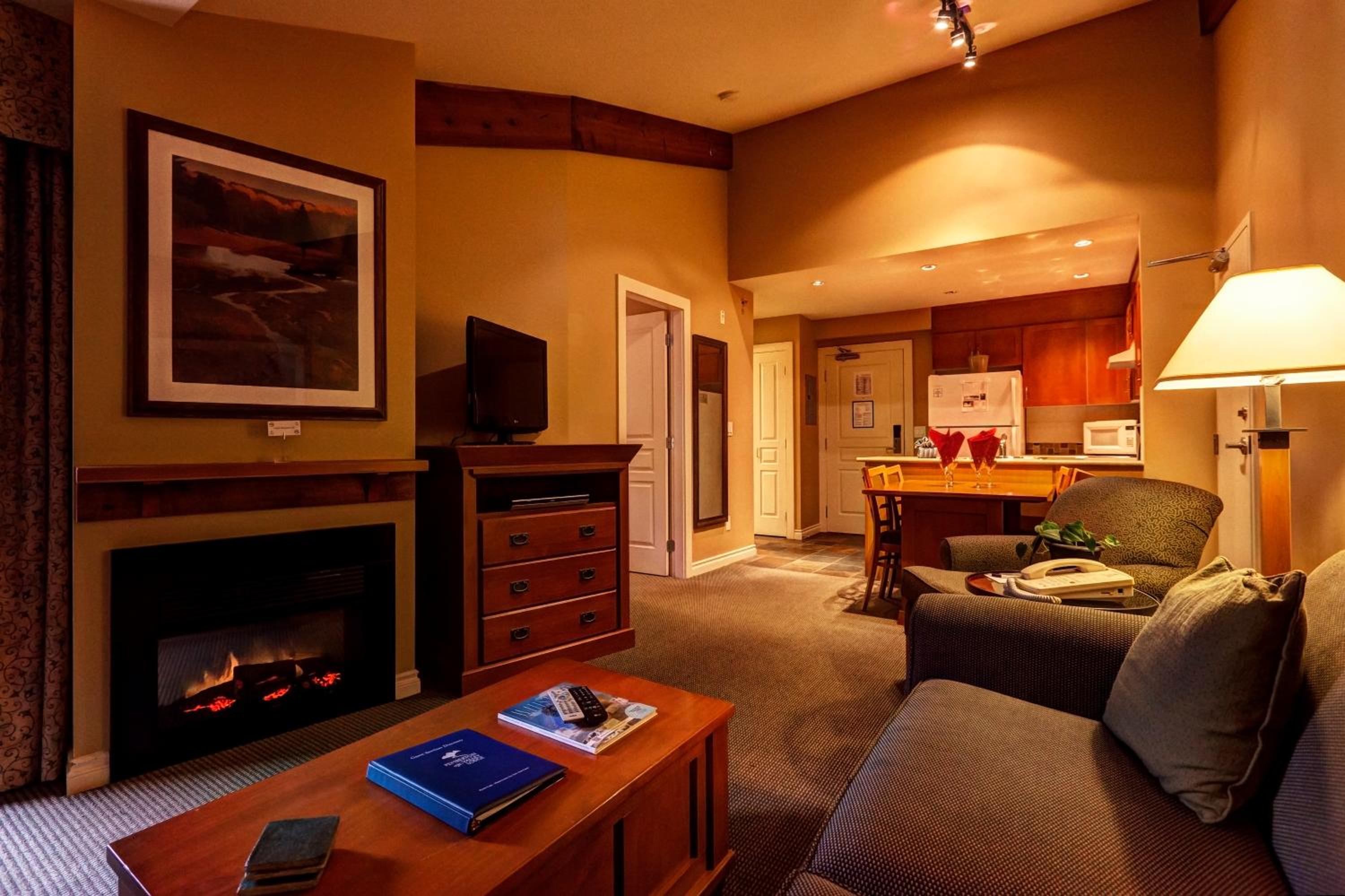 One-Bedroom Suite with Kitchen photo 2