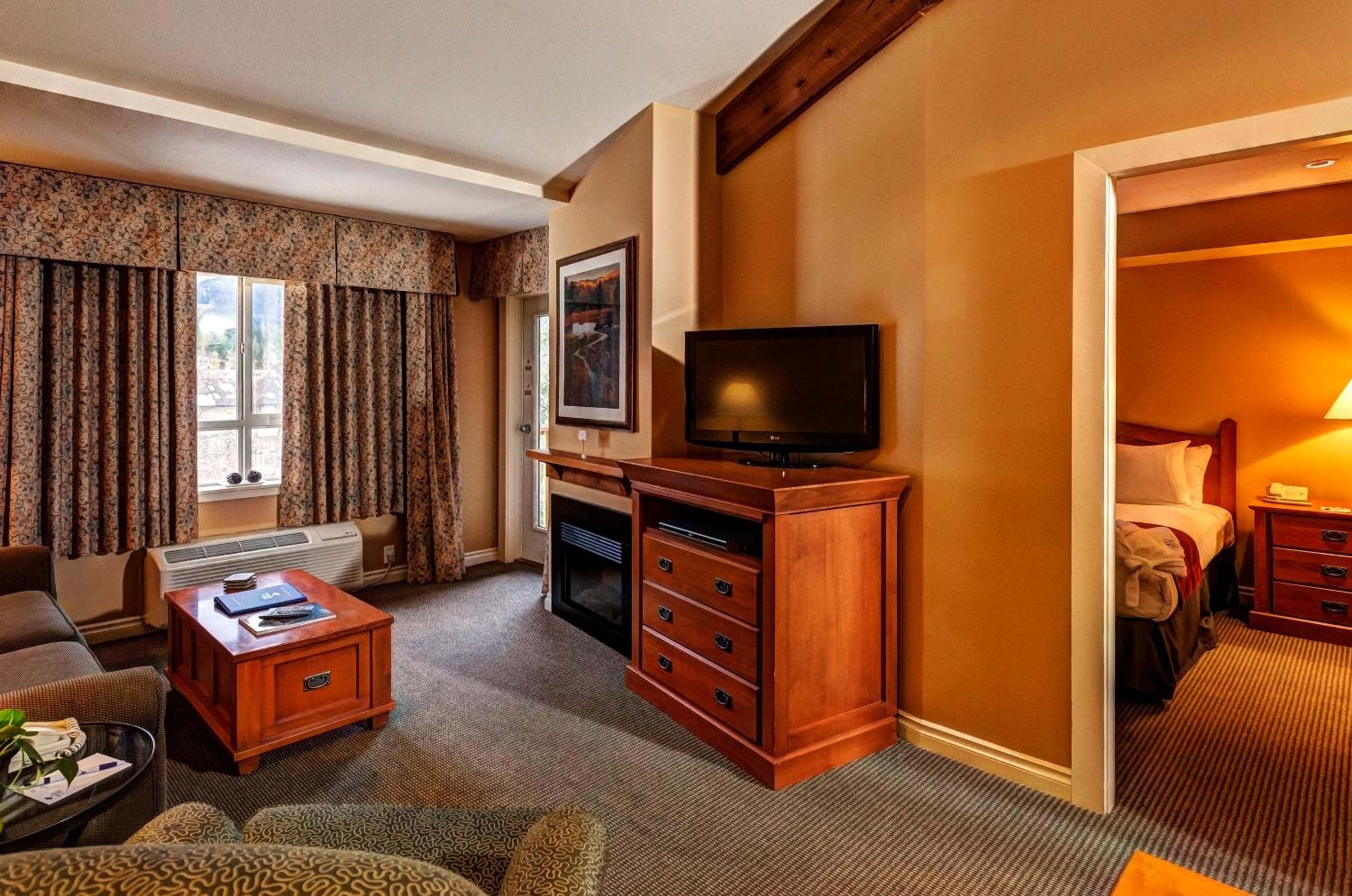 One-Bedroom Suite with Kitchen photo 3