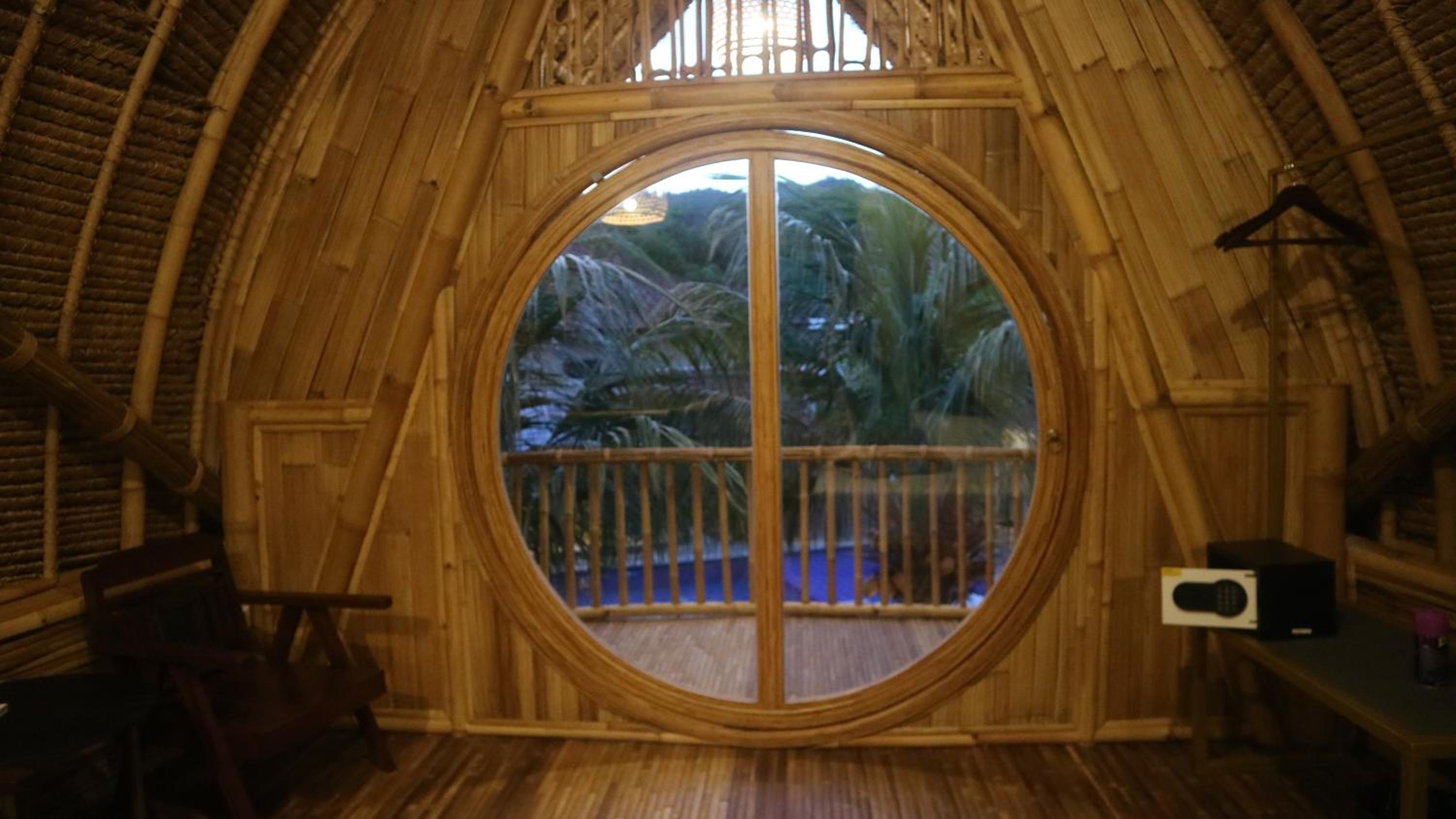 Queen Suite With Pool View