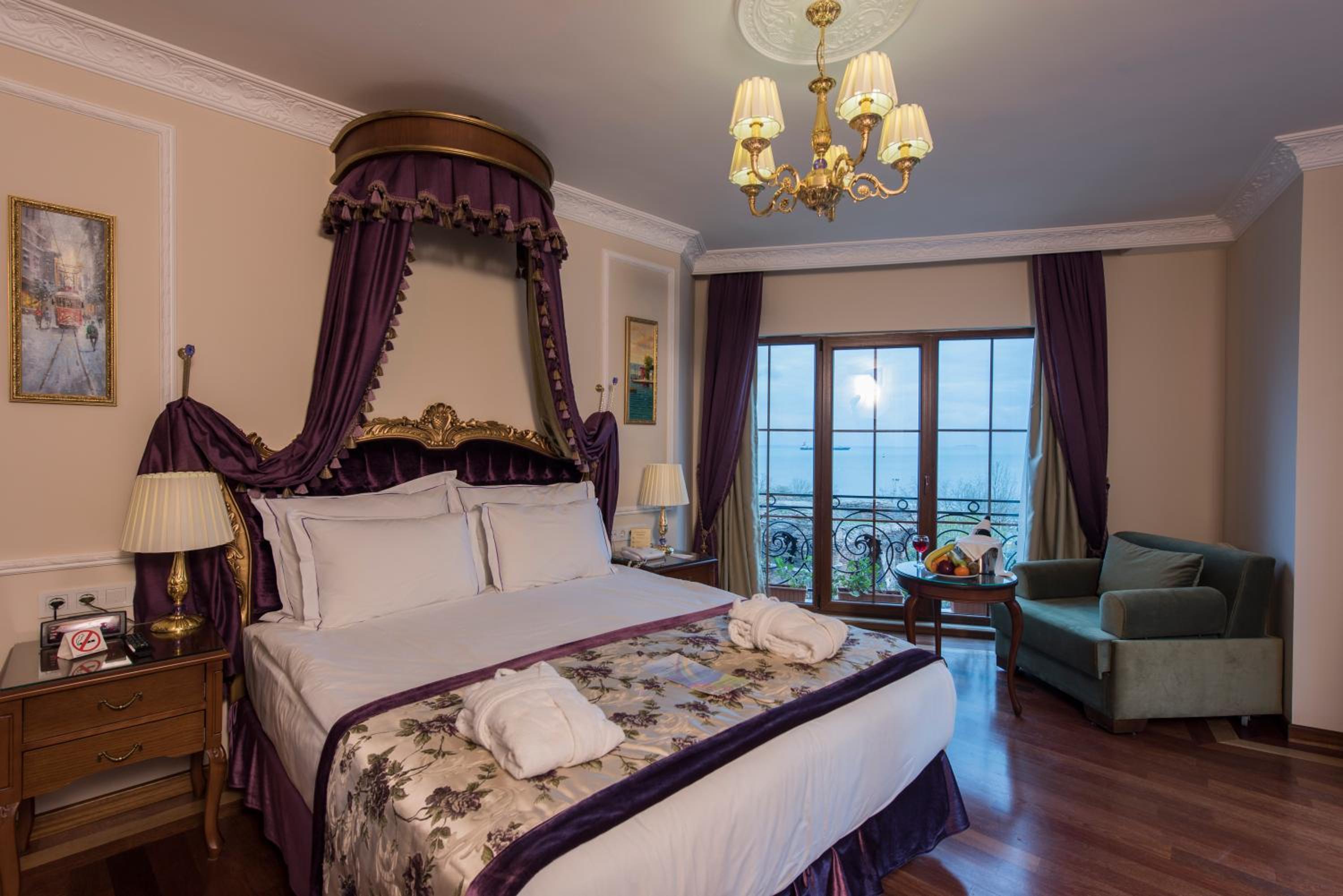 Deluxe Suite Sea and Bucoleon Palace View photo 1