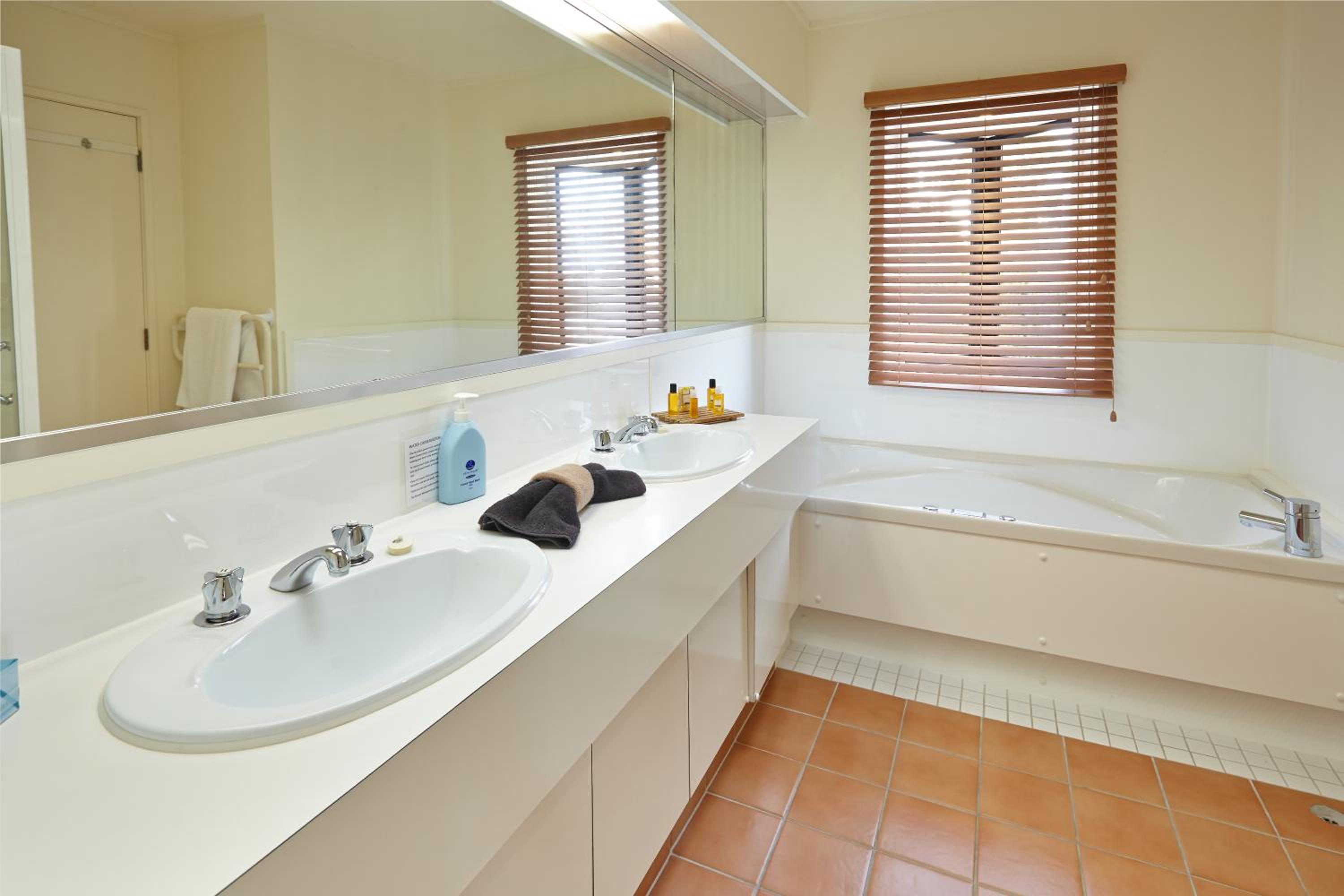 Two-Bedroom Apartment with Pool View - Penthouse - Photo 3