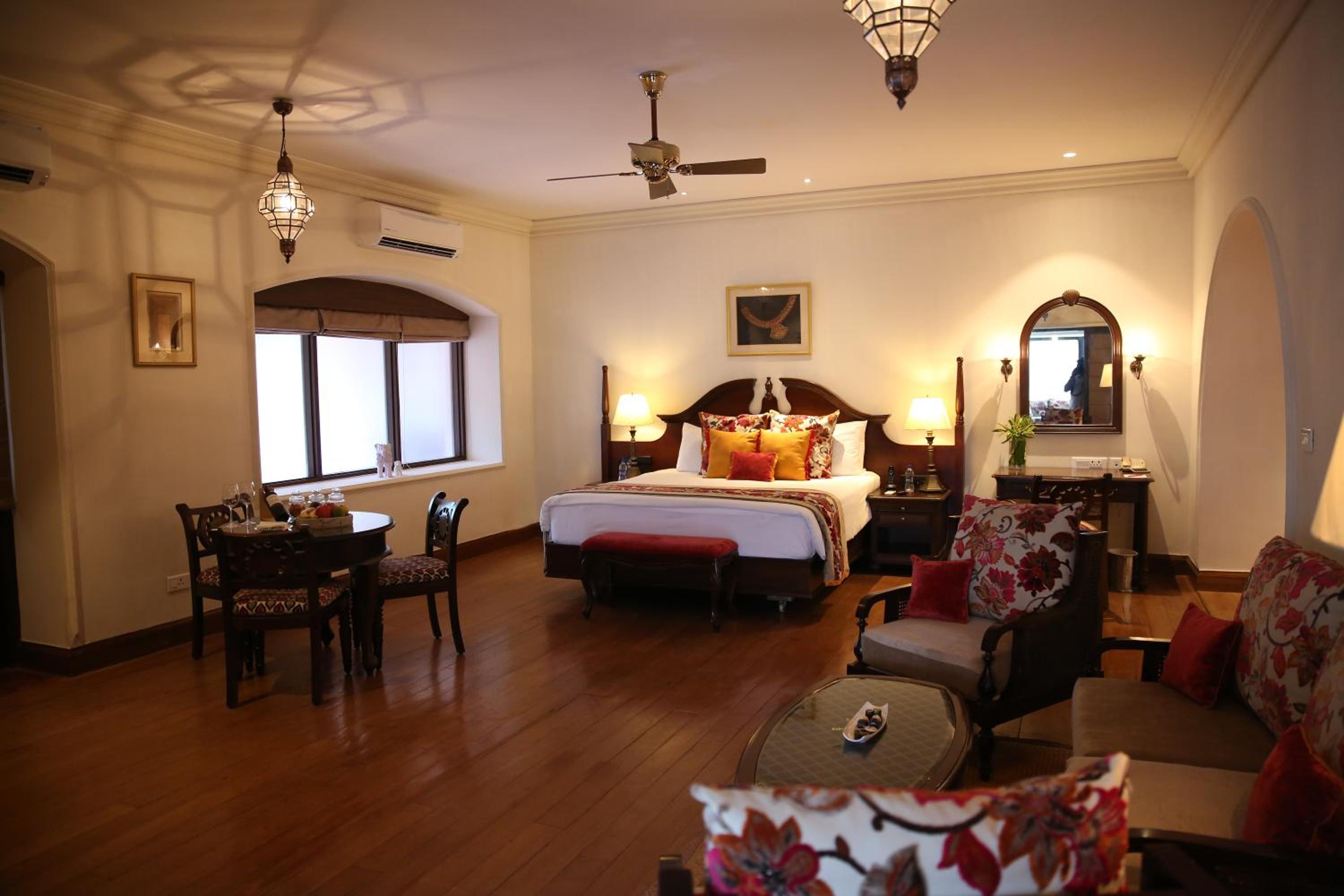 Luxury Suite Garden View King Bed photo 2
