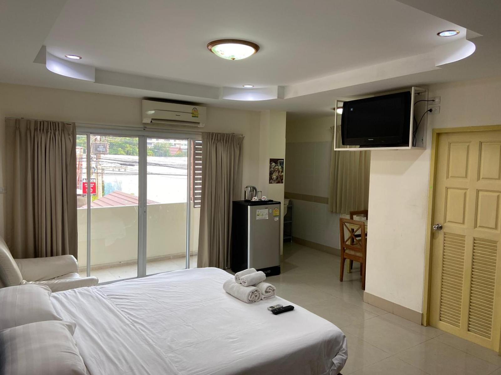 Deluxe Double Room with Balcony photo 3
