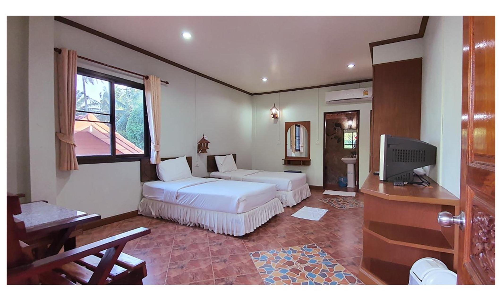 Standard Twin Room with Garden View