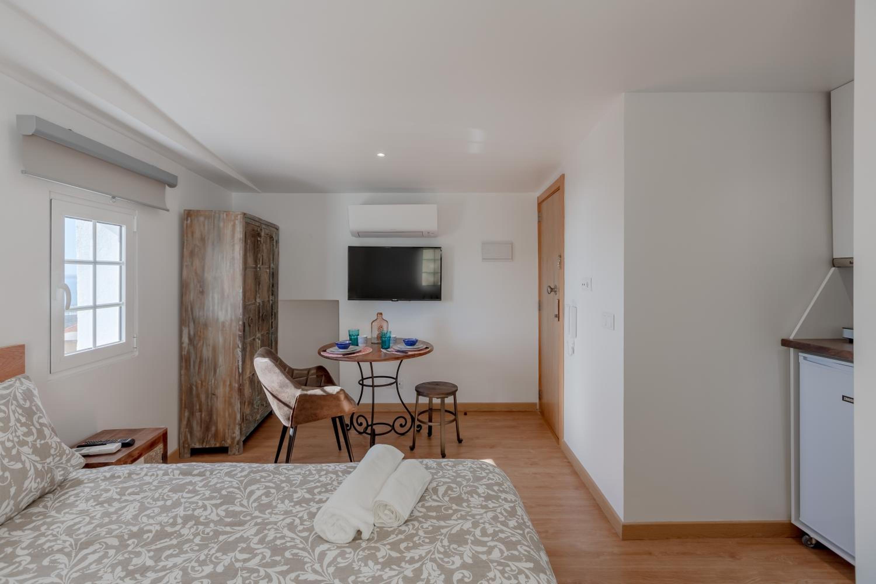 One-Bedroom Apartment - Photo 4