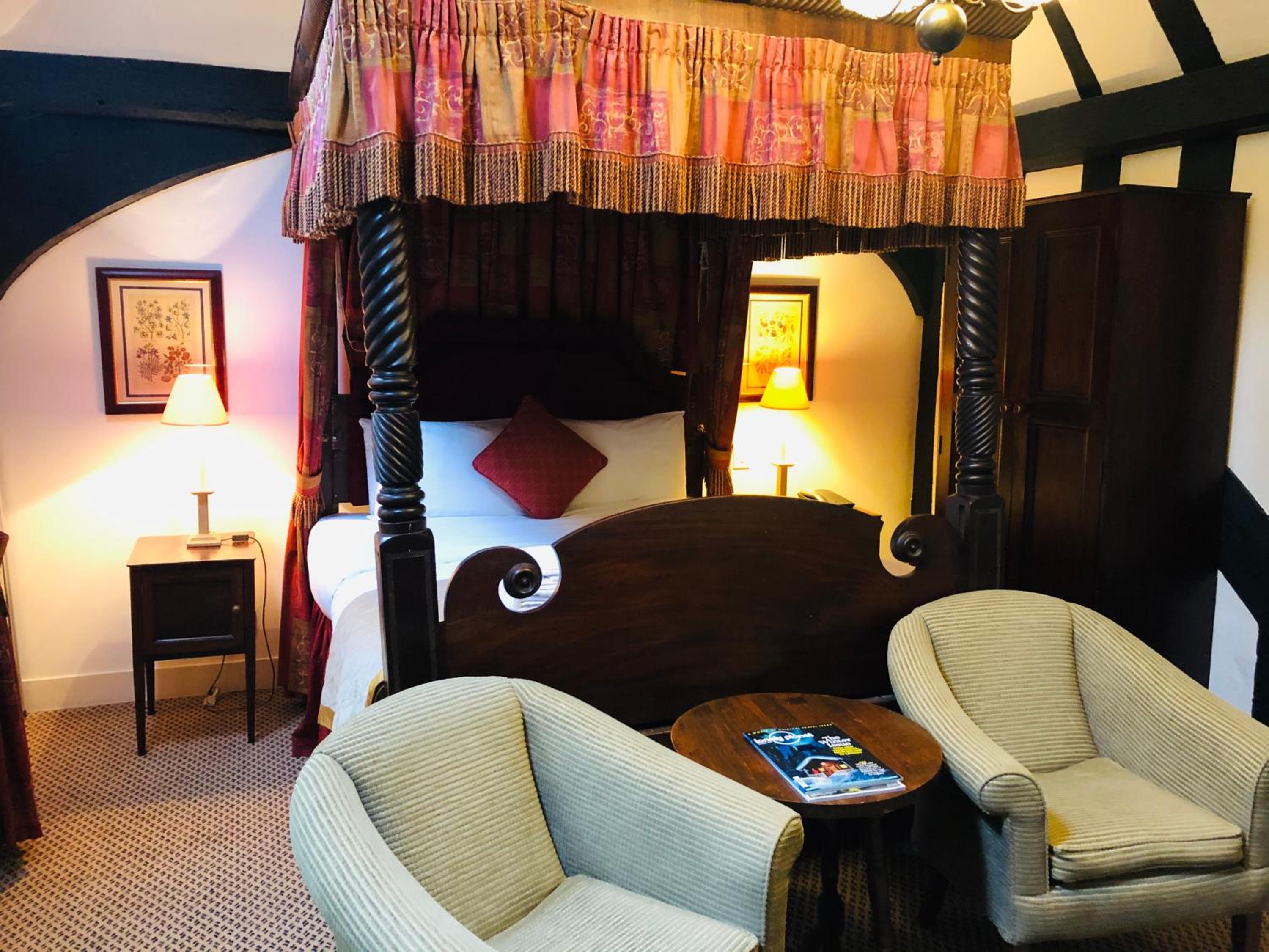 Double Room with Four Poster Bed (No Pets Allowed) photo 2