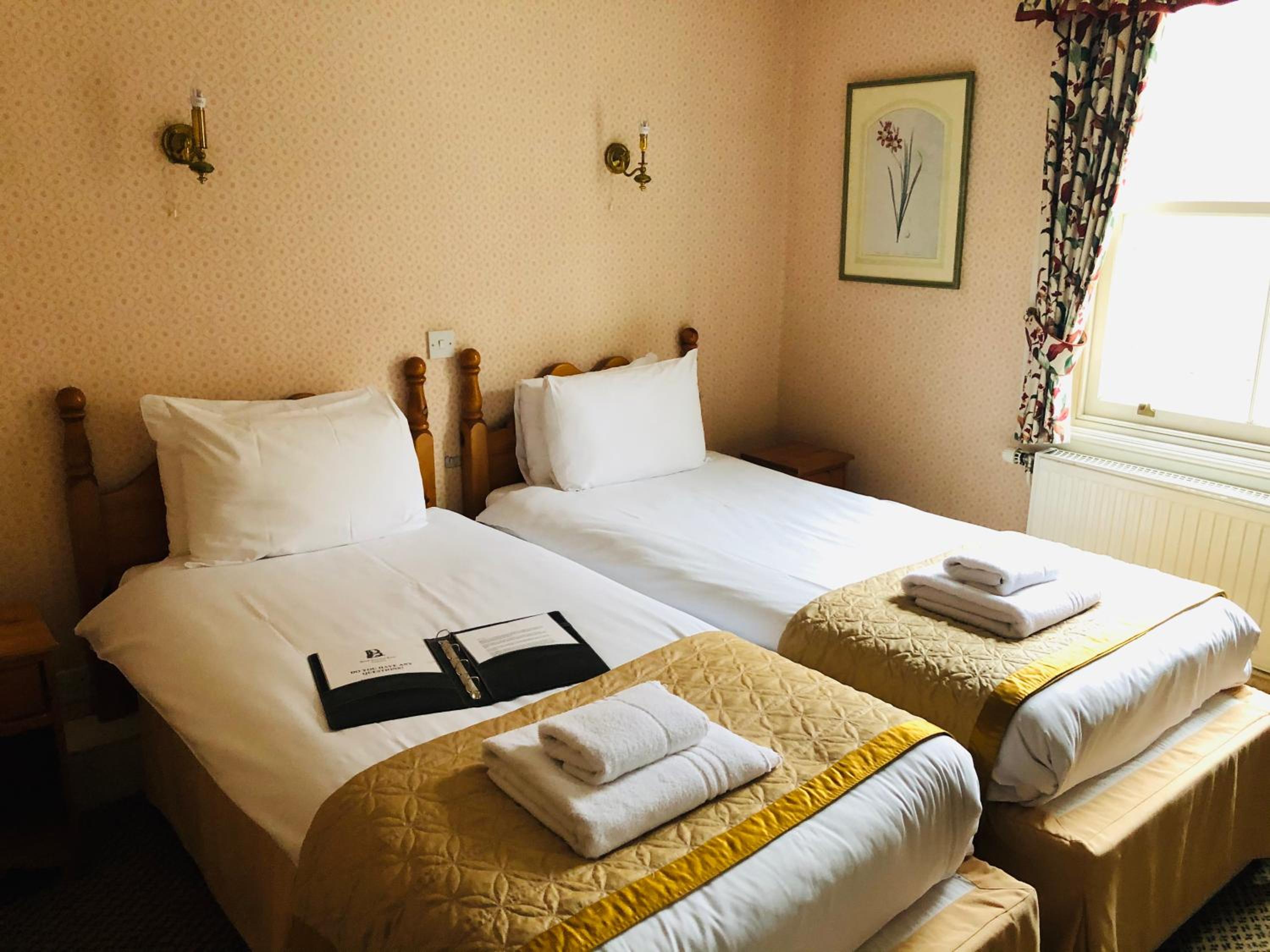 Twin Room - Photo 2