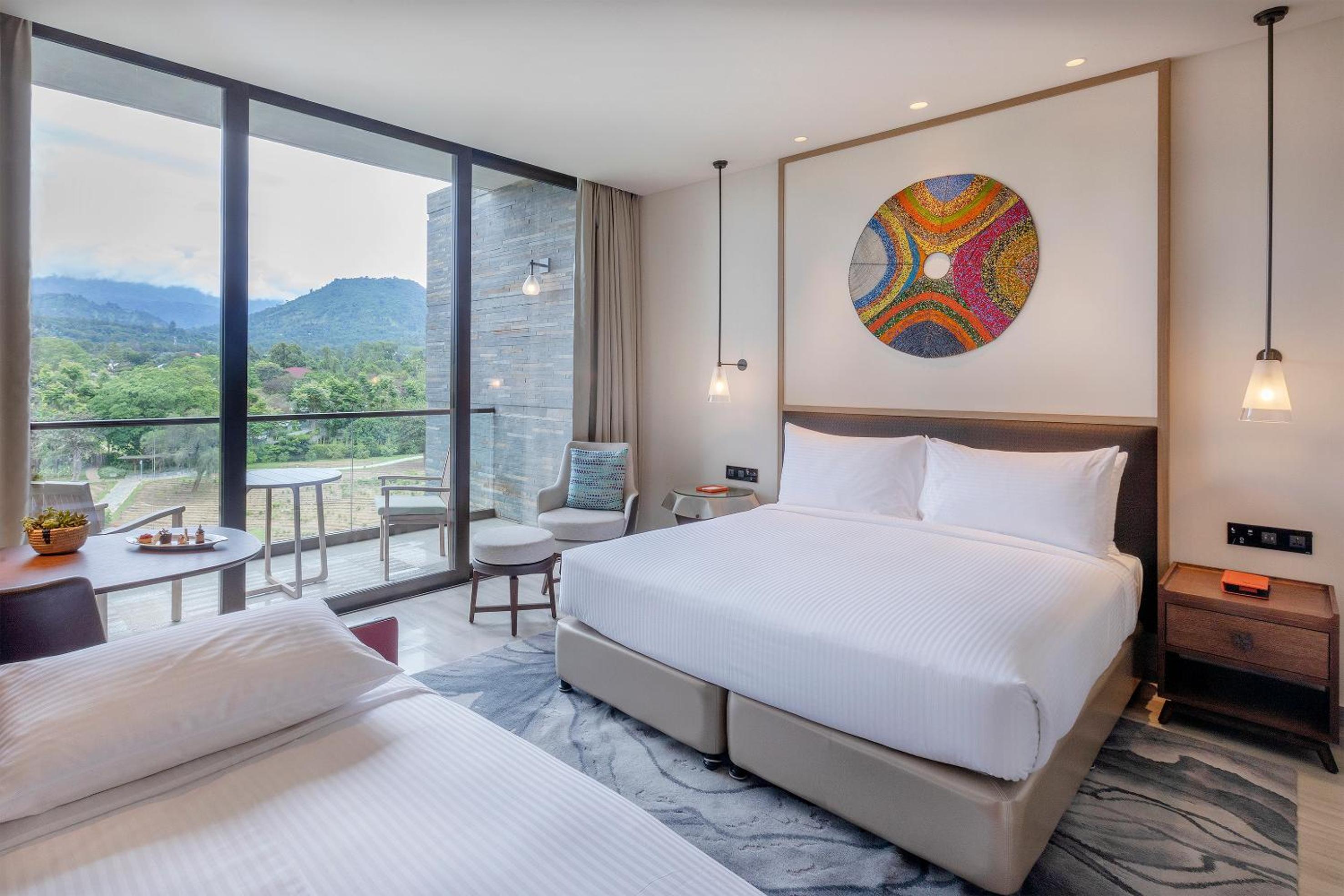Red Level Grand Suite (2 Adults + 2 Children)