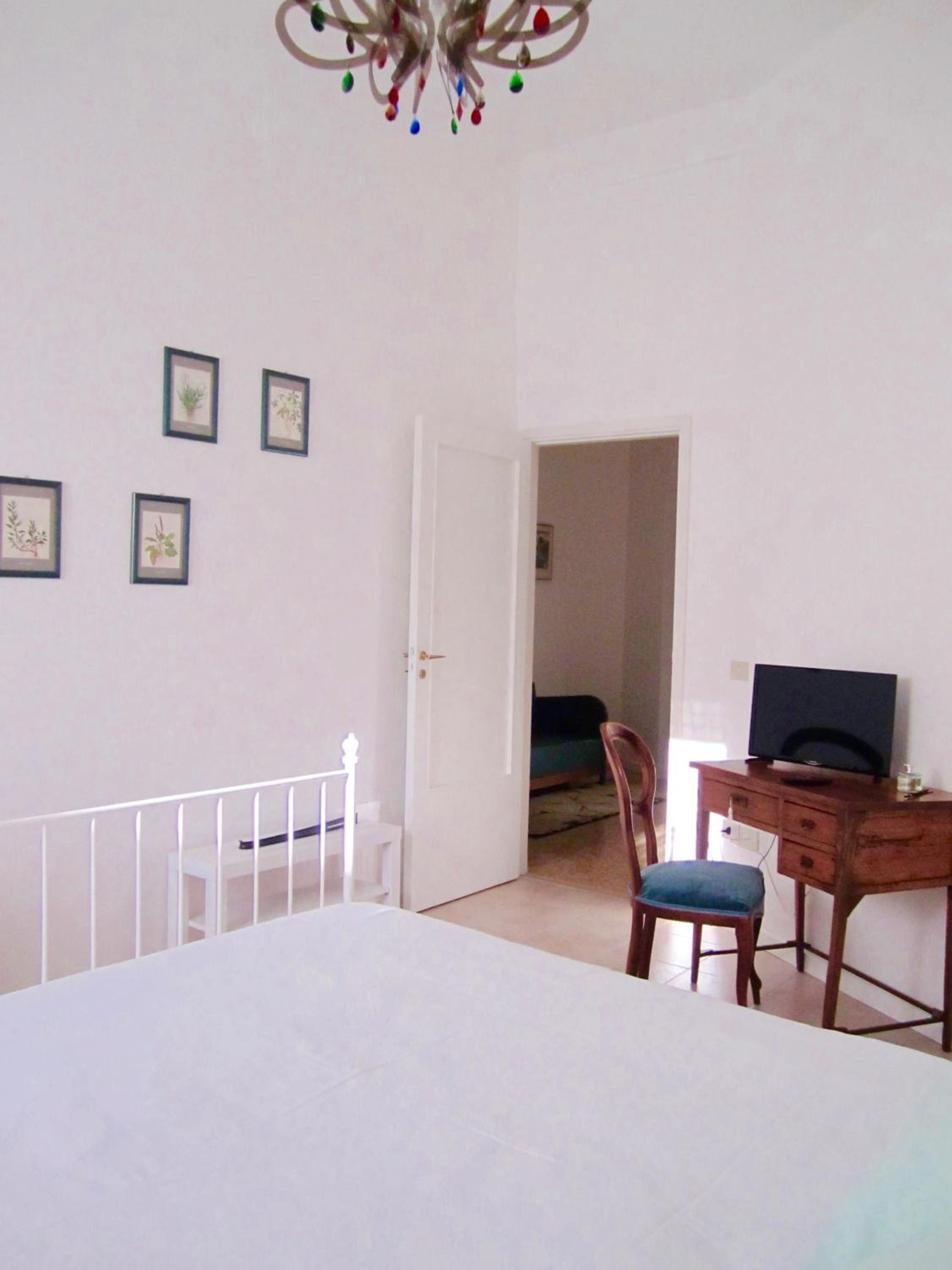Double Room with Private External Bathroom - Photo 3