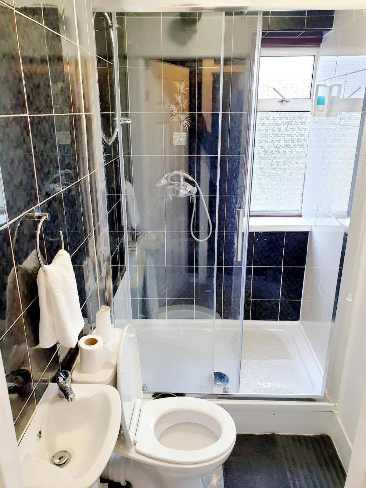 Double or Twin Room with Shared Bathroom photo 2