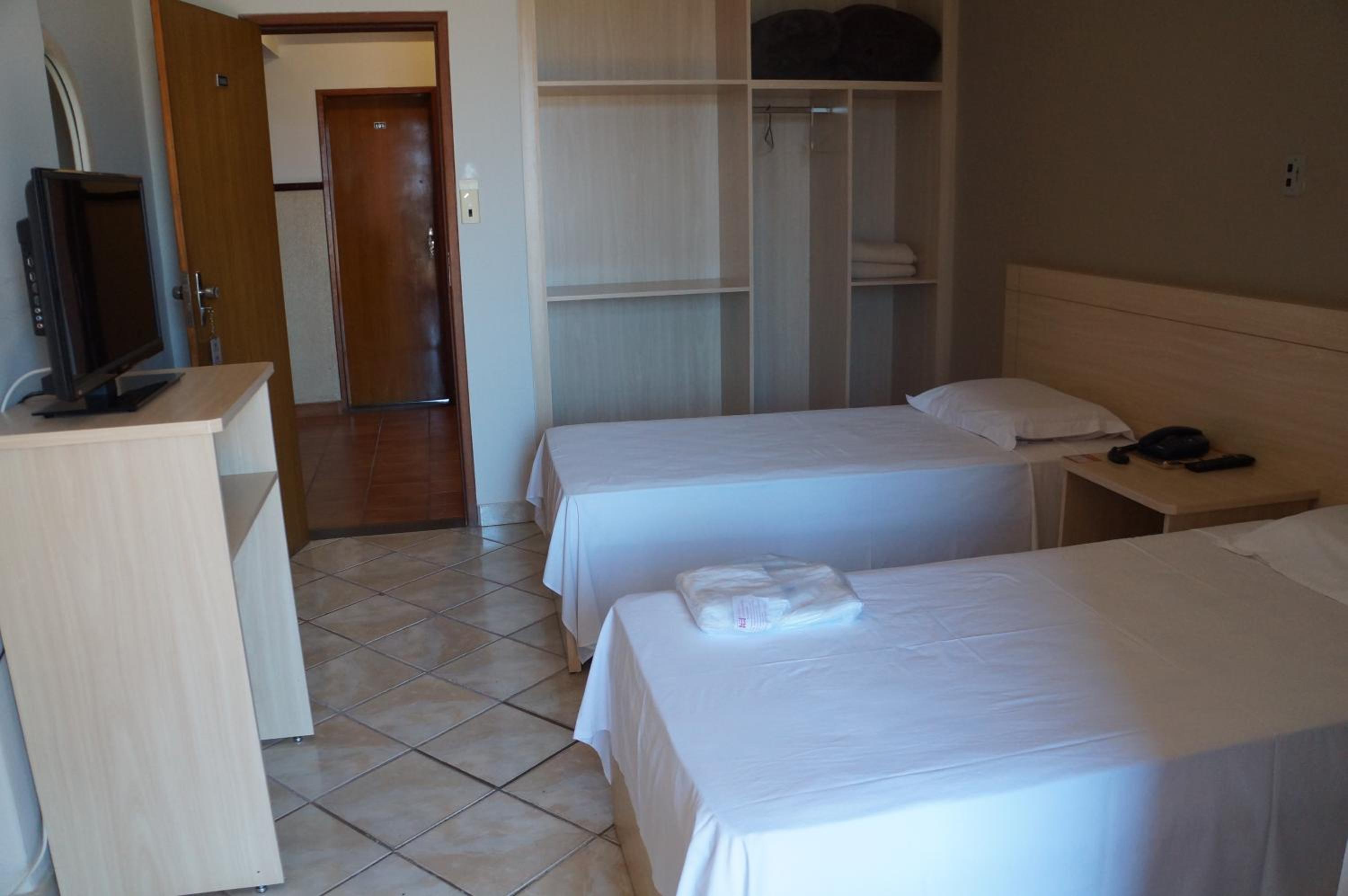 Double Room with Single Beds and Fan photo 2