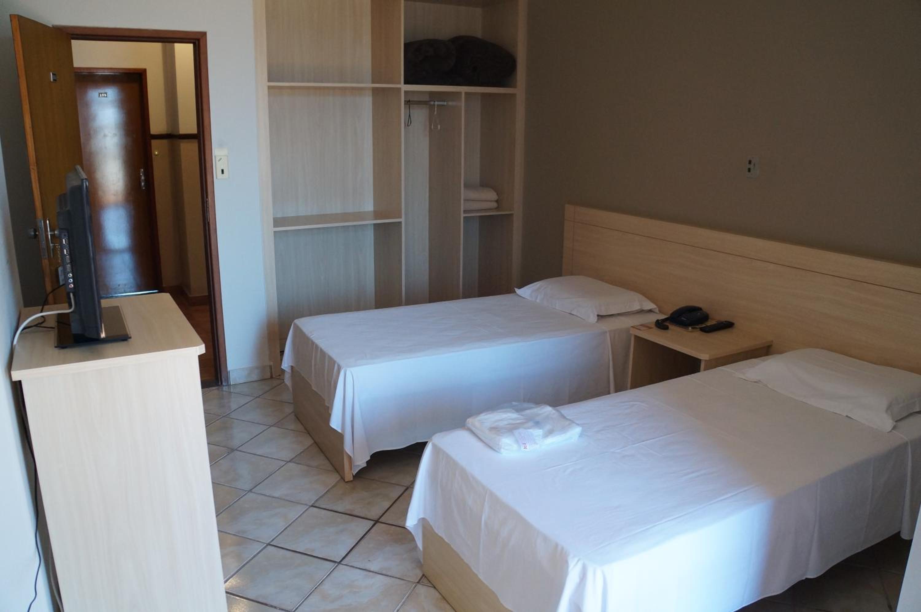 Double Room with Single Beds and Fan photo 3
