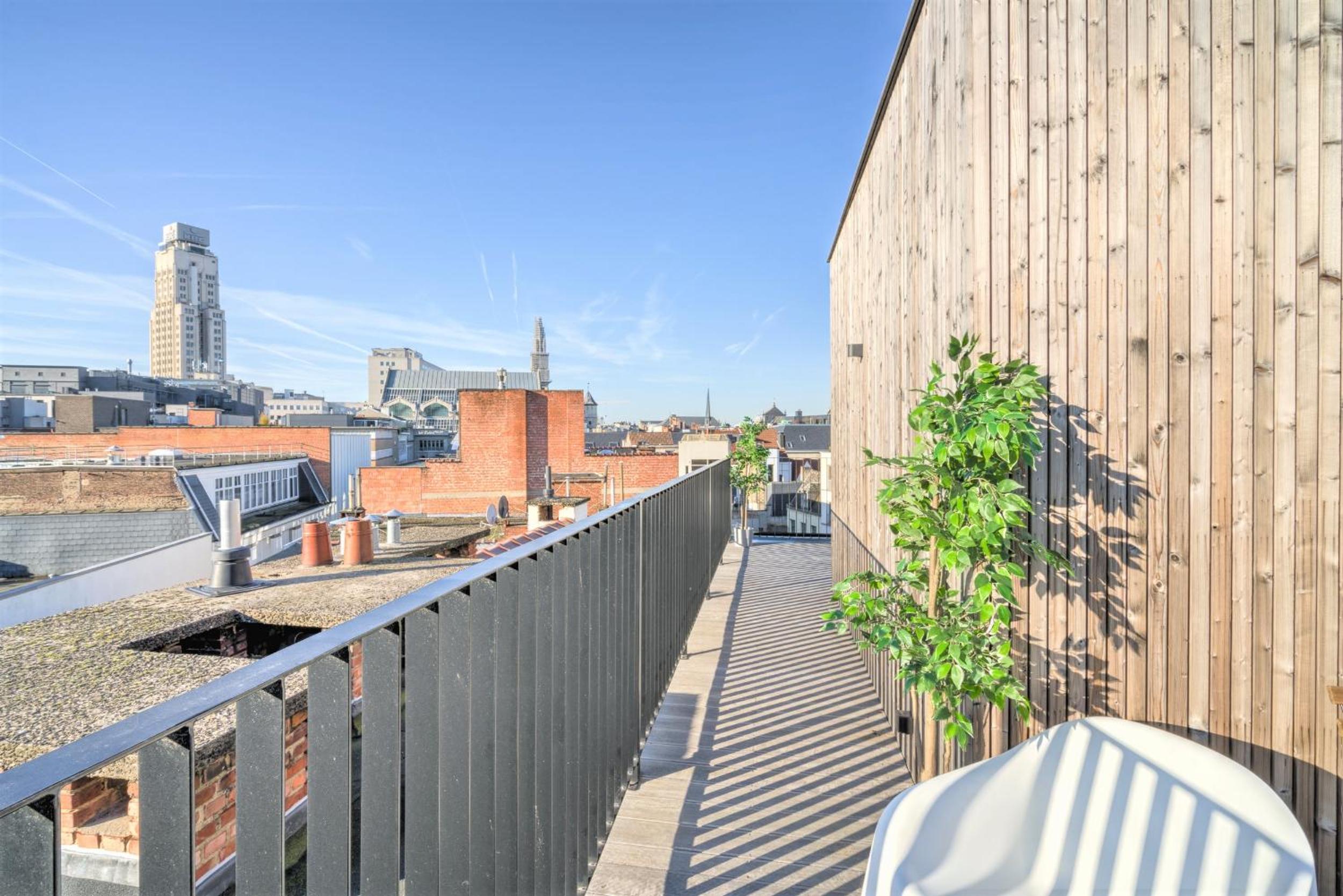 Apartment with Balcony photo 2