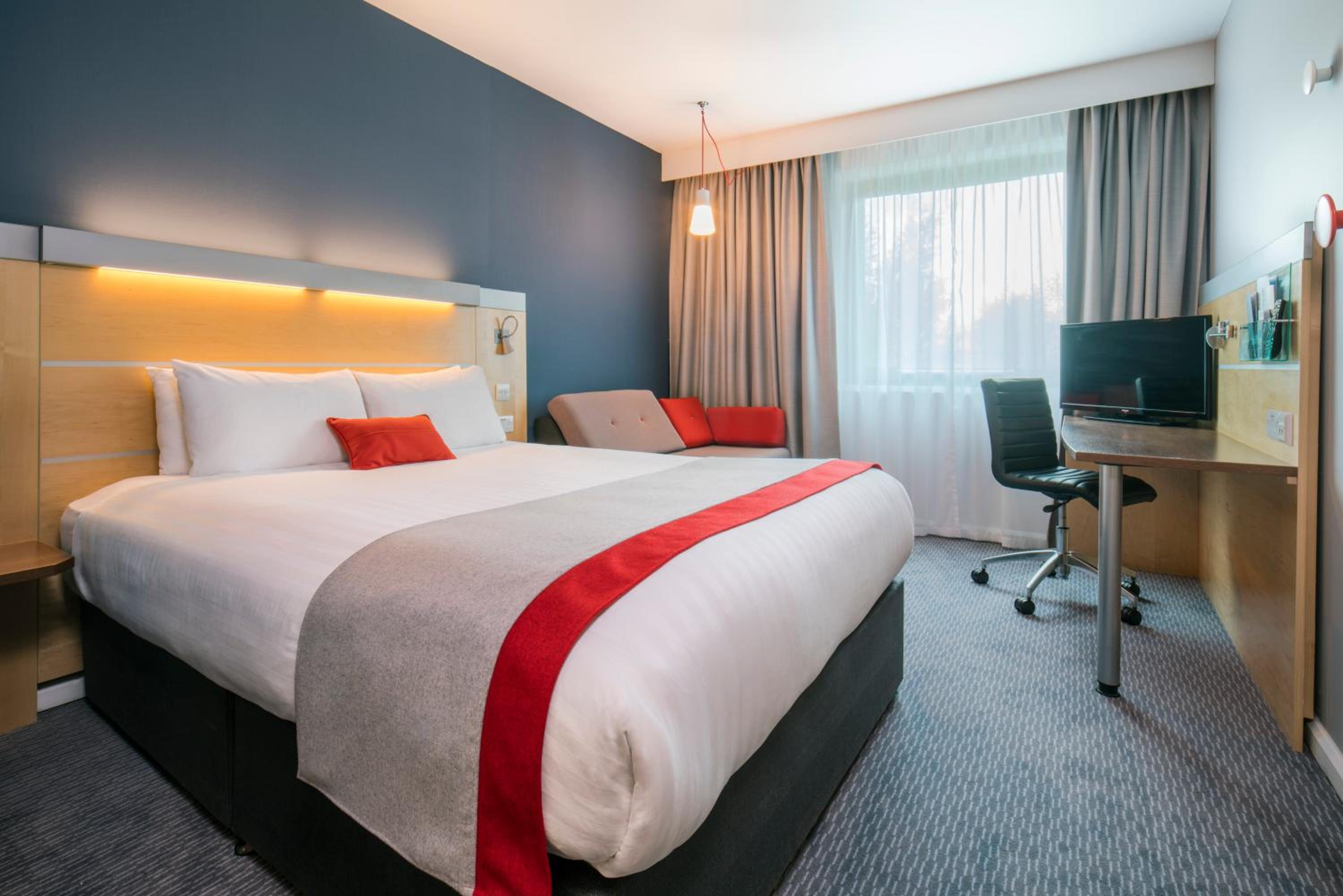 Standard Room with Free Hot Breakfast - Photo 7