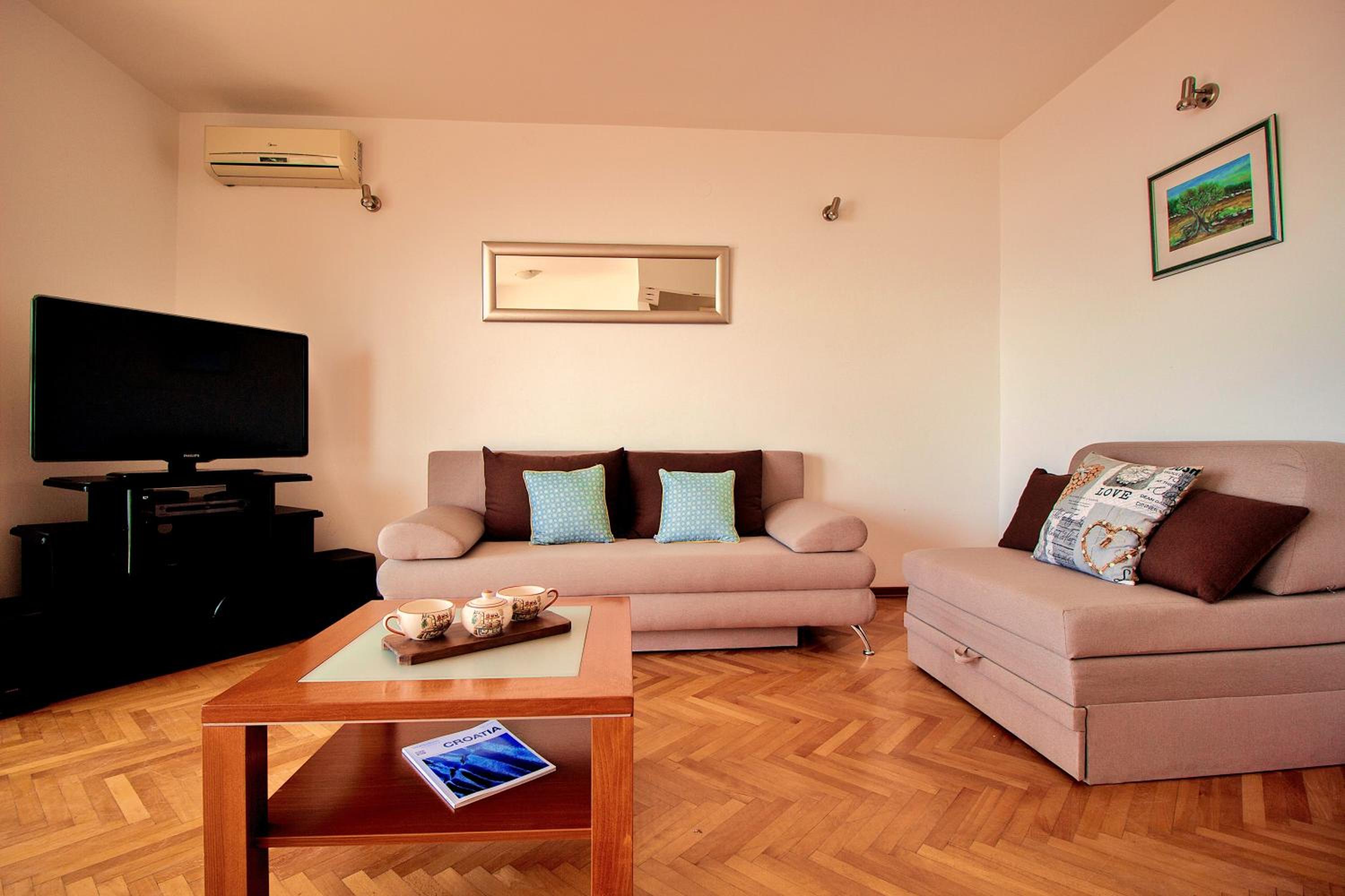 One-Bedroom Apartment photo 2