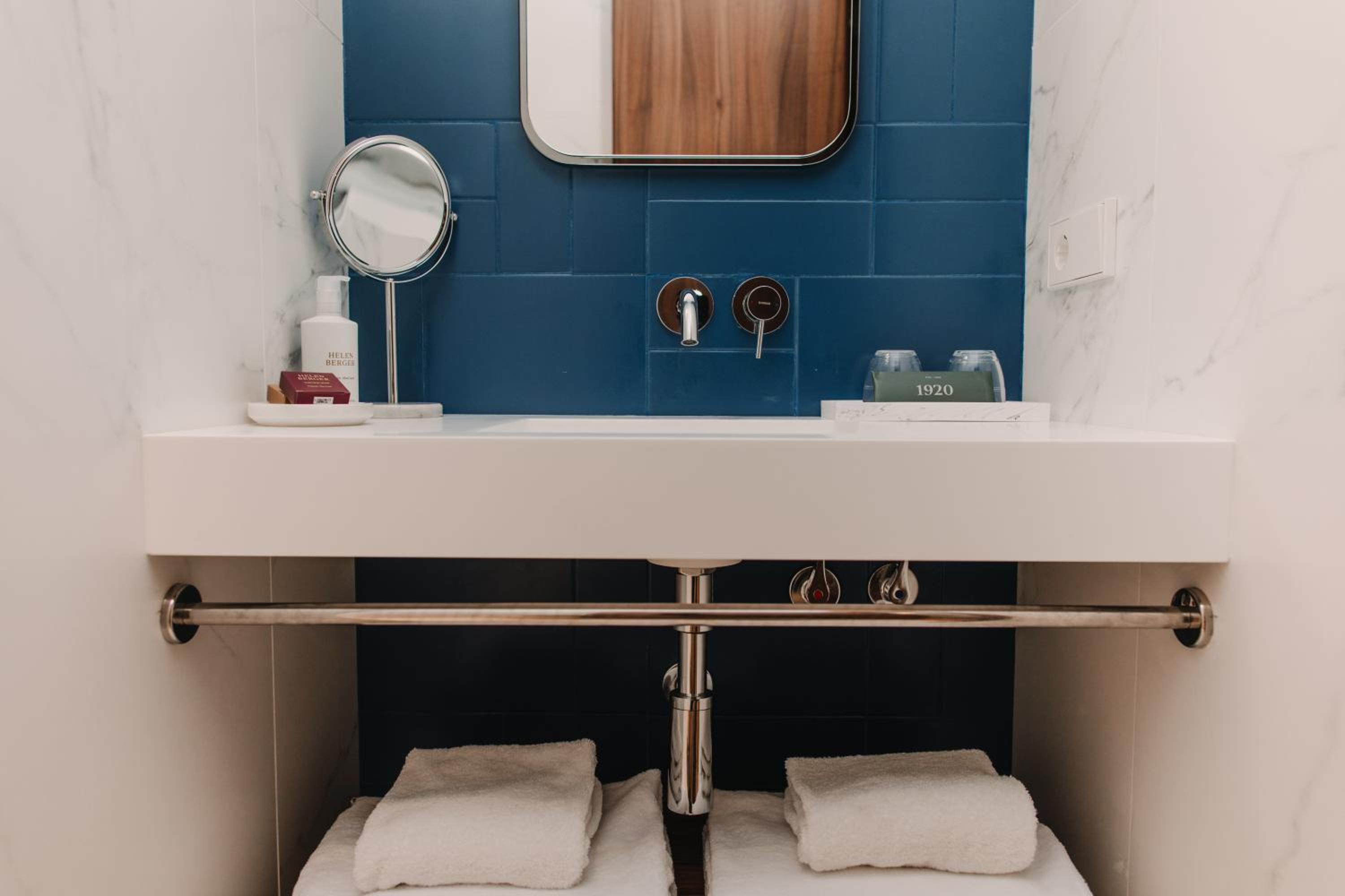 Double or Twin Room - Photo 10