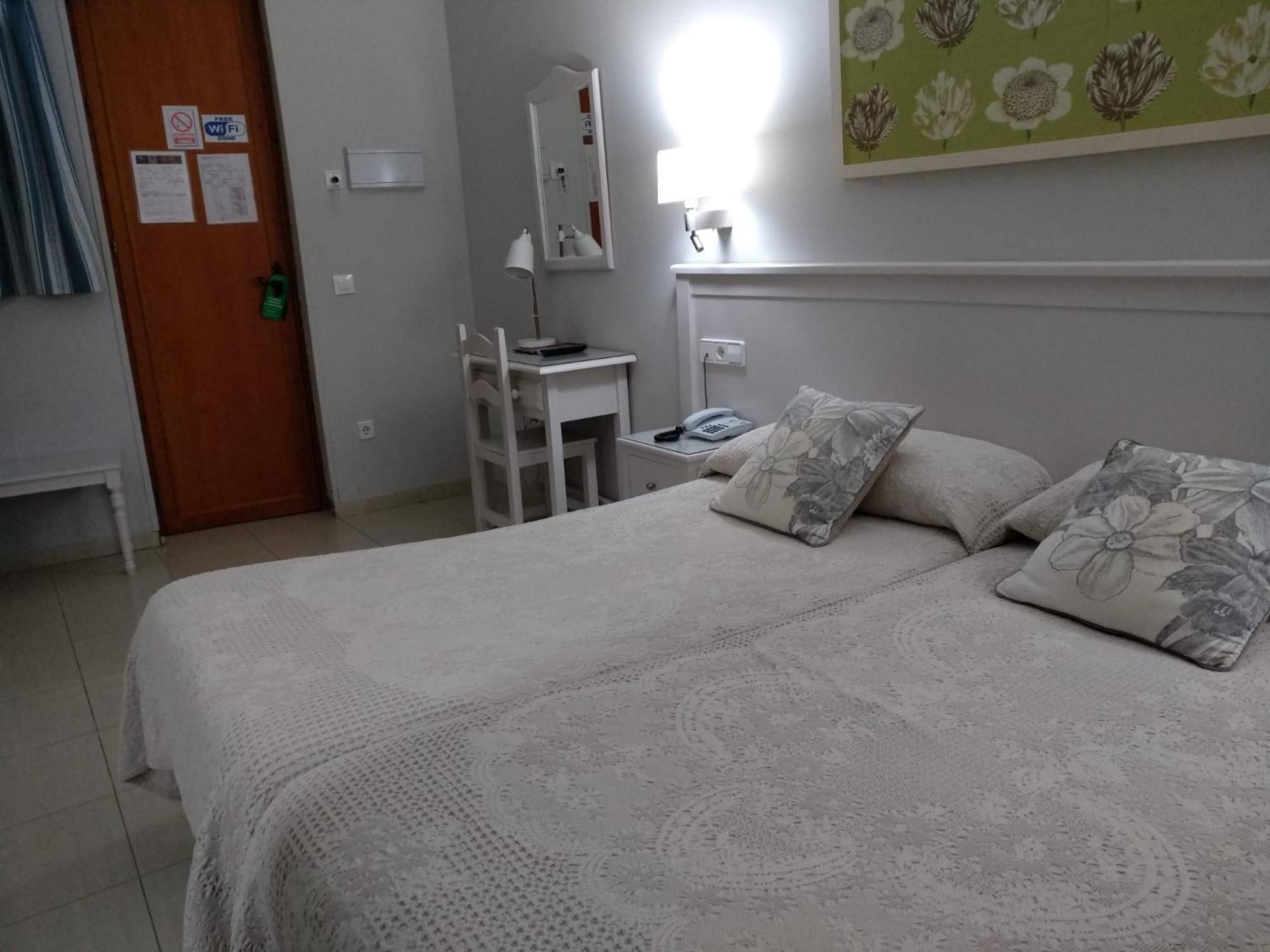 Twin Room - Photo 1