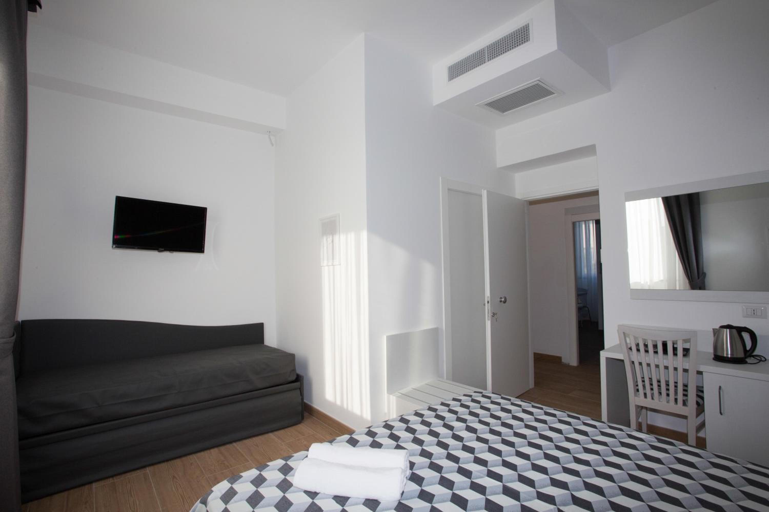 Triple Room - Photo 2