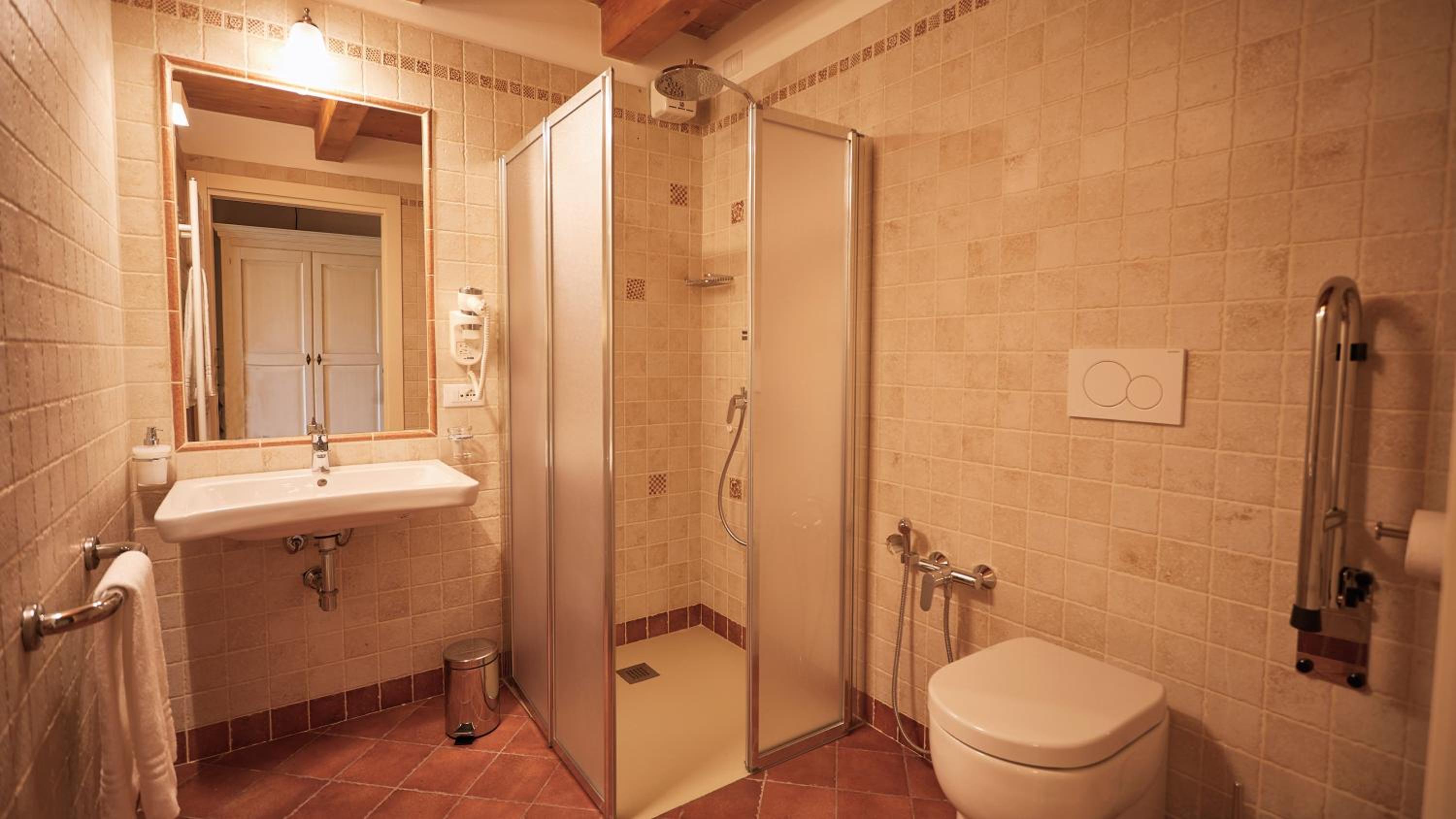 Standard Double Room - Photo 3