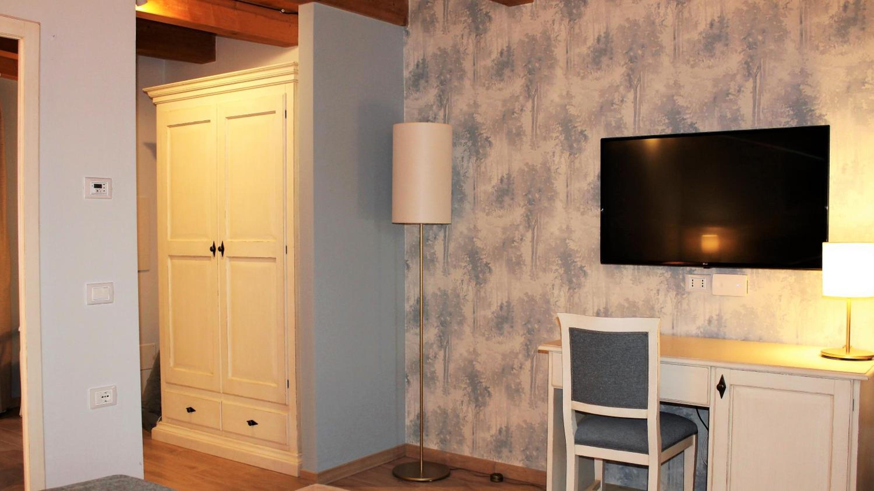 Standard Double Room - Photo 8