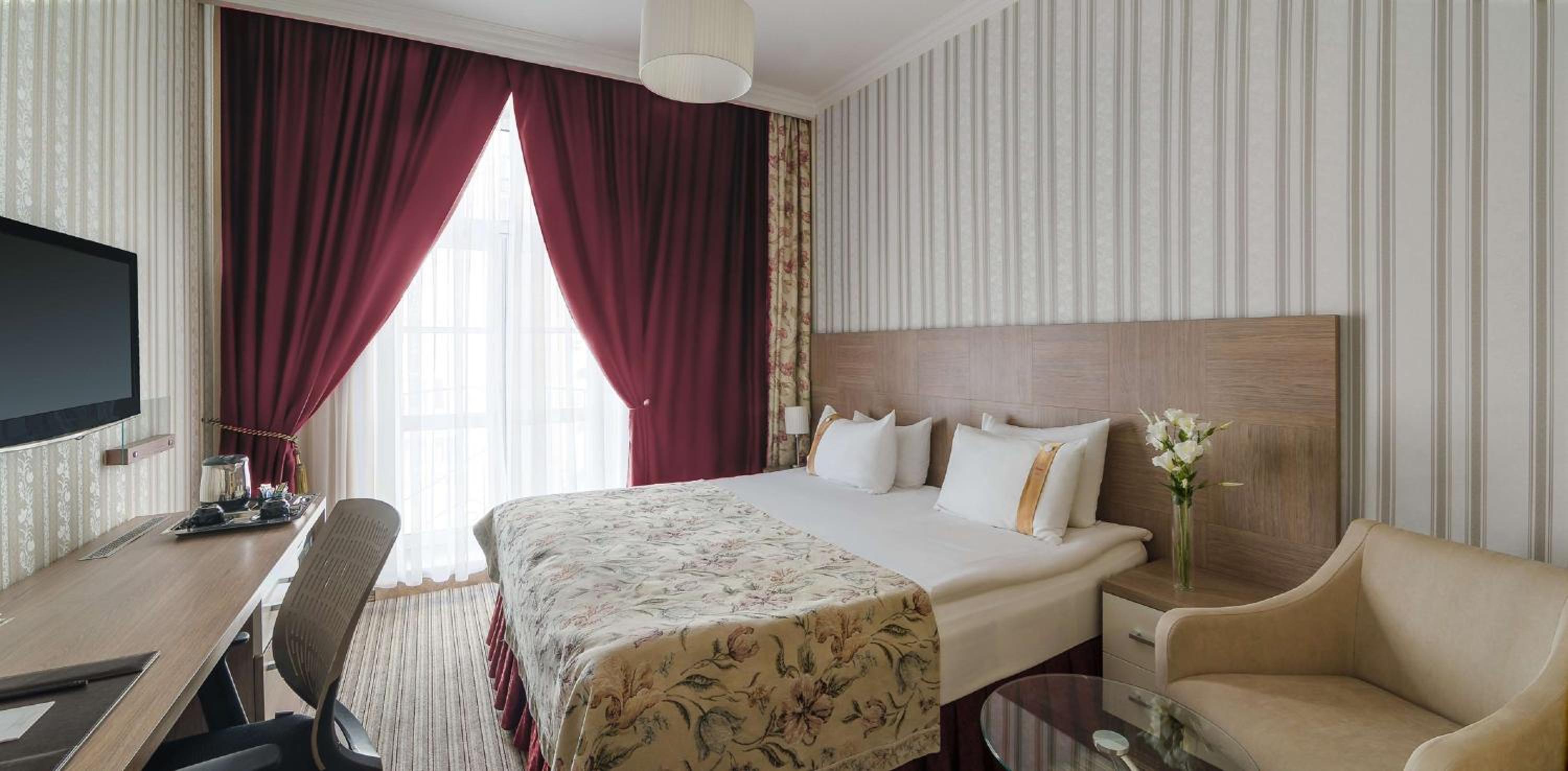 Double Room with Double Bed and Balcony - Non-Smoking photo 1