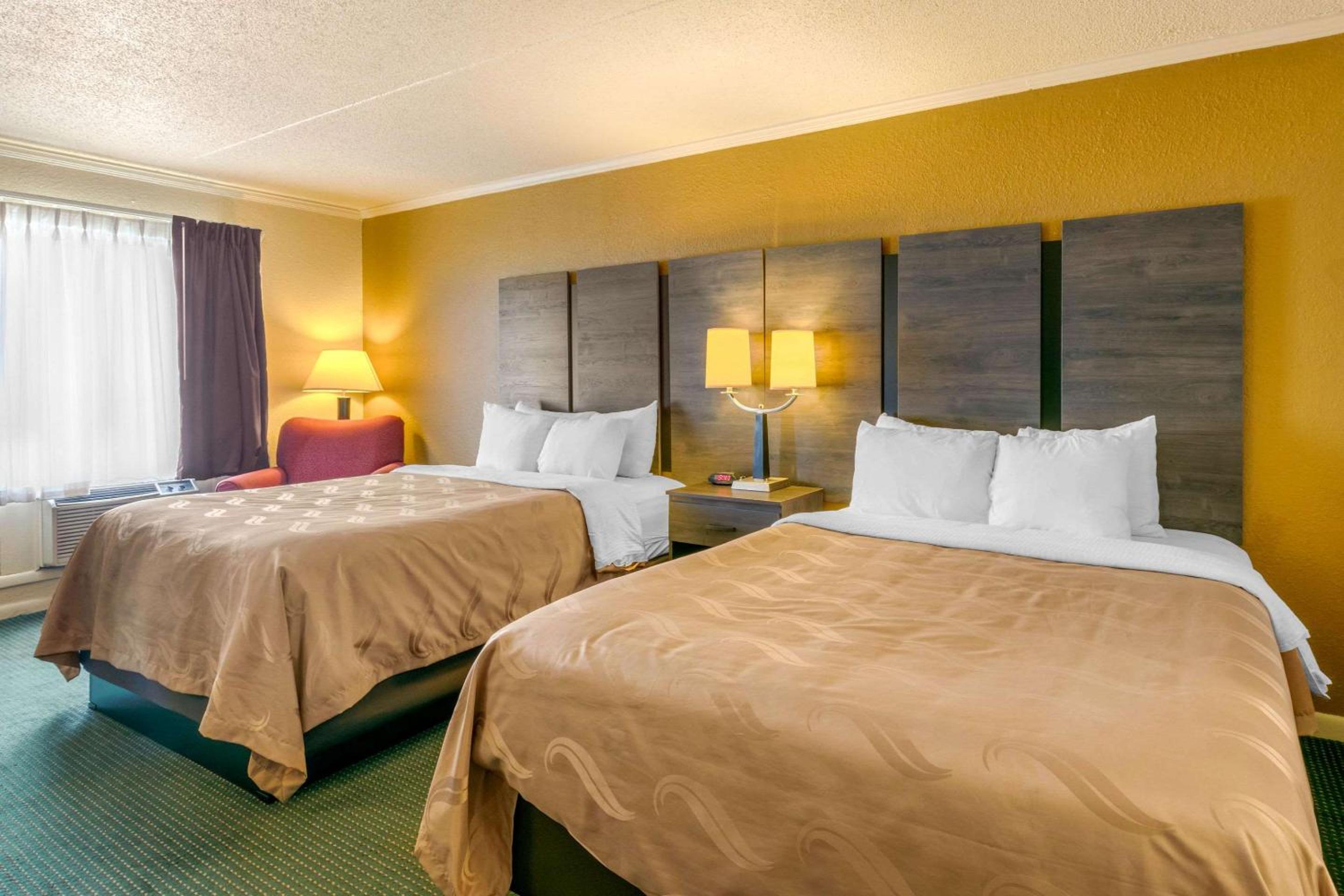 Double Room with Two Double Beds - Smoking photo 2
