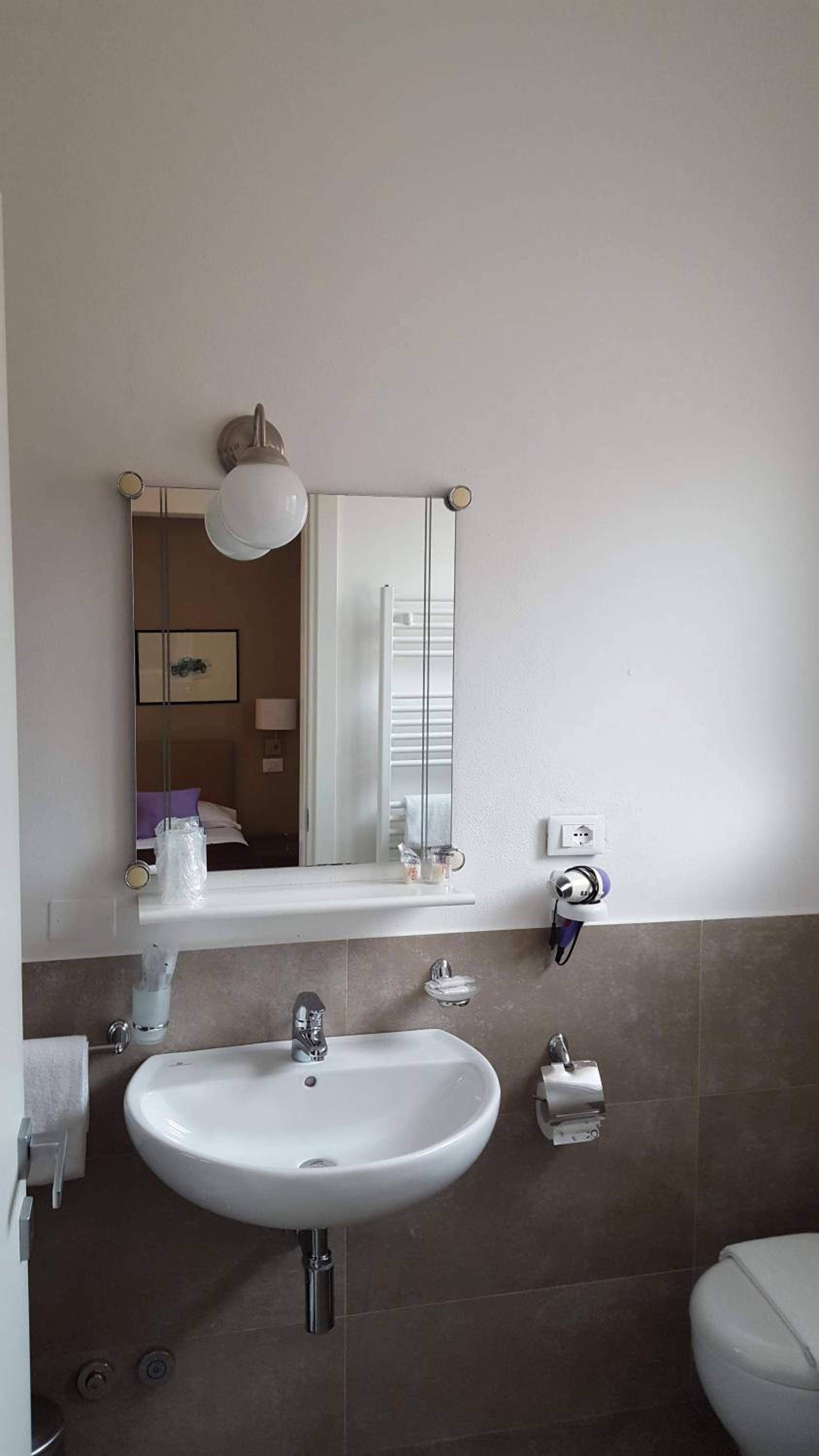 Small Double or Twin Room photo 2