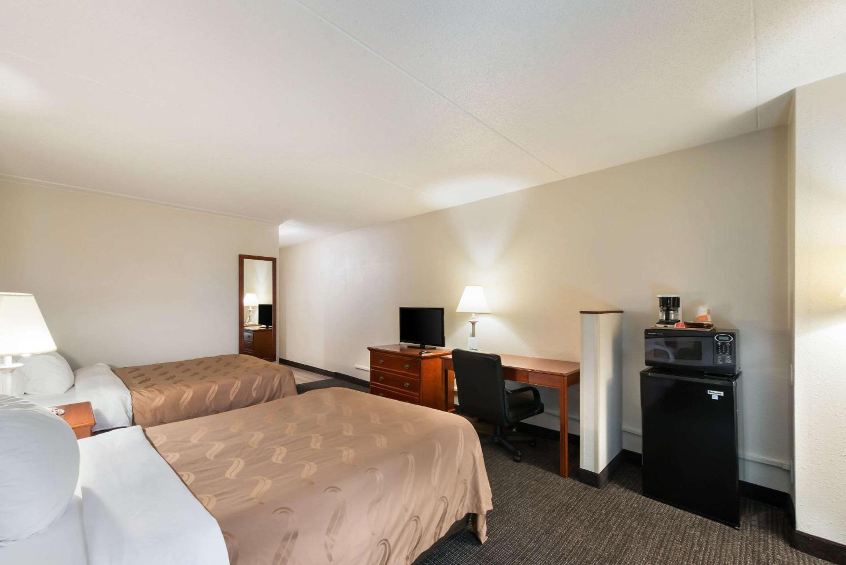 Double Room with Two Double Beds - Non-Smoking - Photo 3