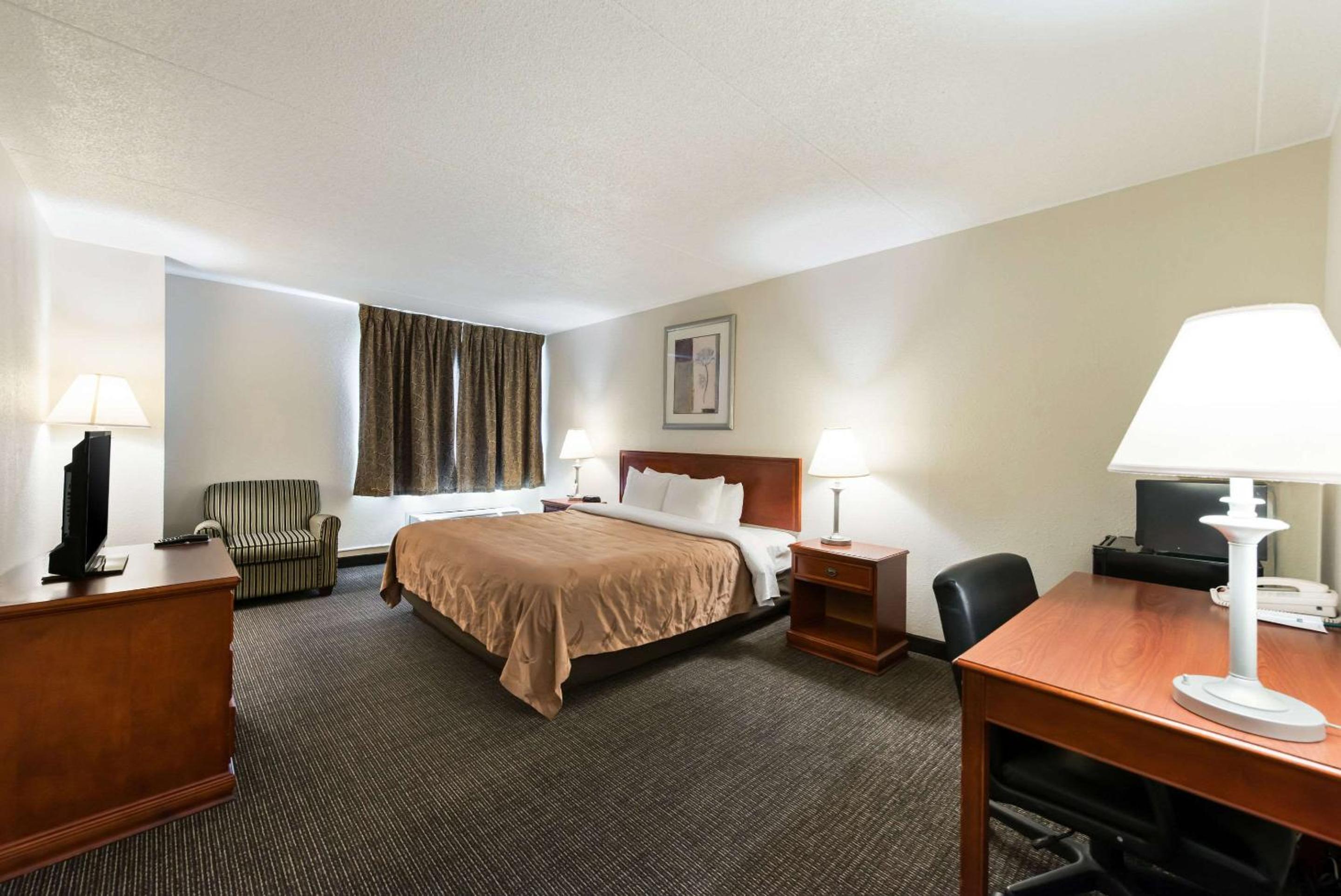 Business King Room - Non-Smoking - Photo 4