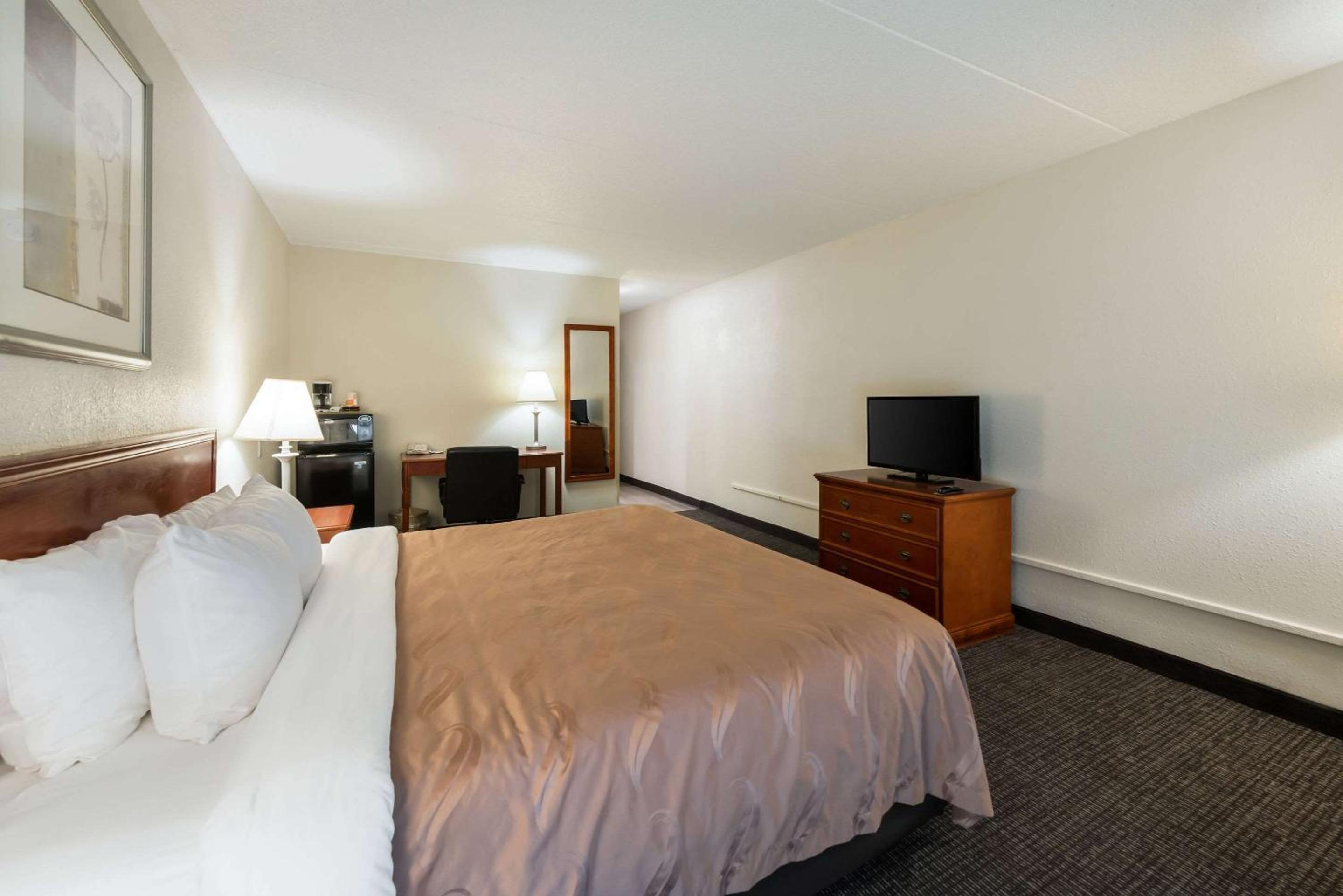 Business King Room - Non-Smoking - Photo 3