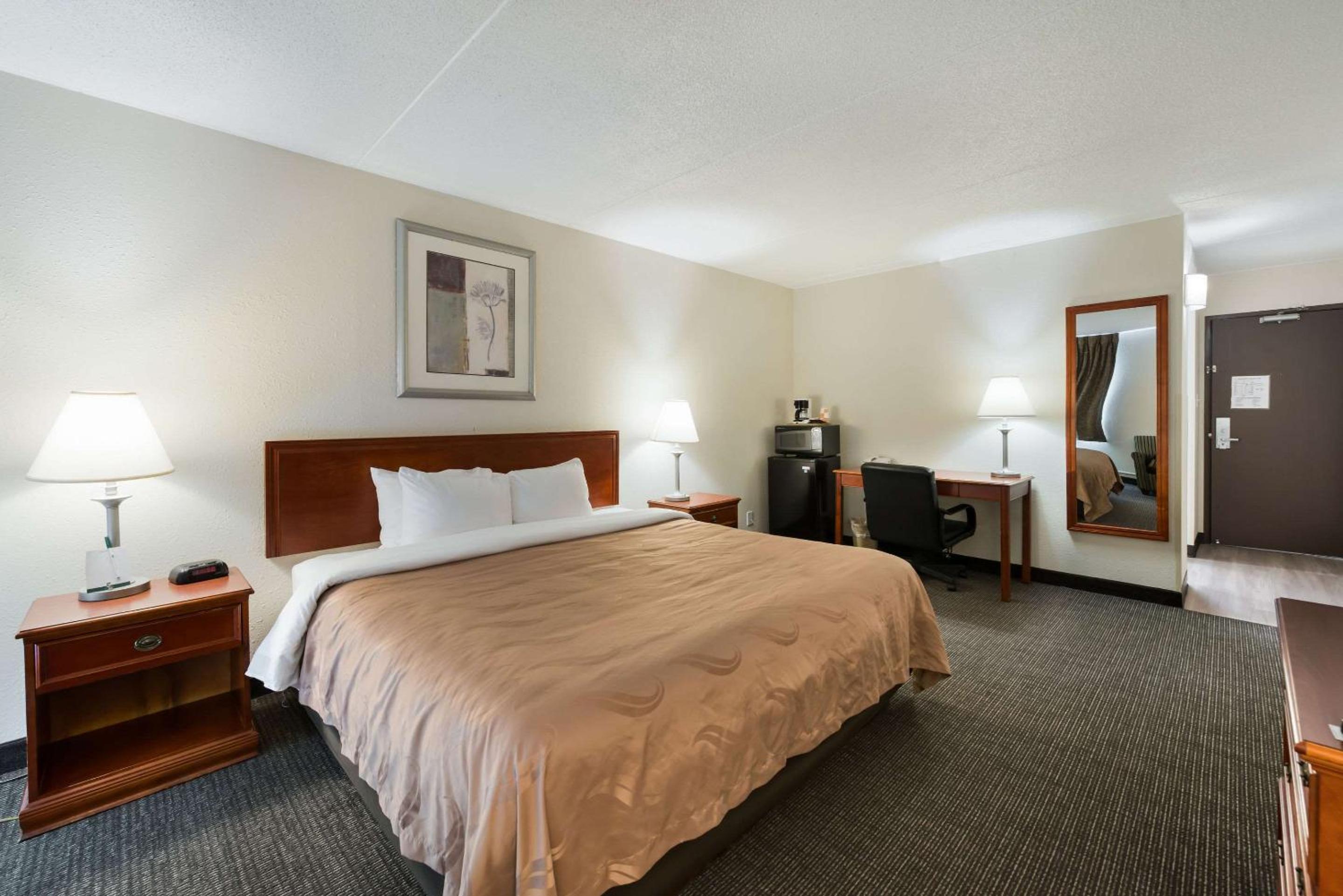Business King Room - Non-Smoking - Photo 1