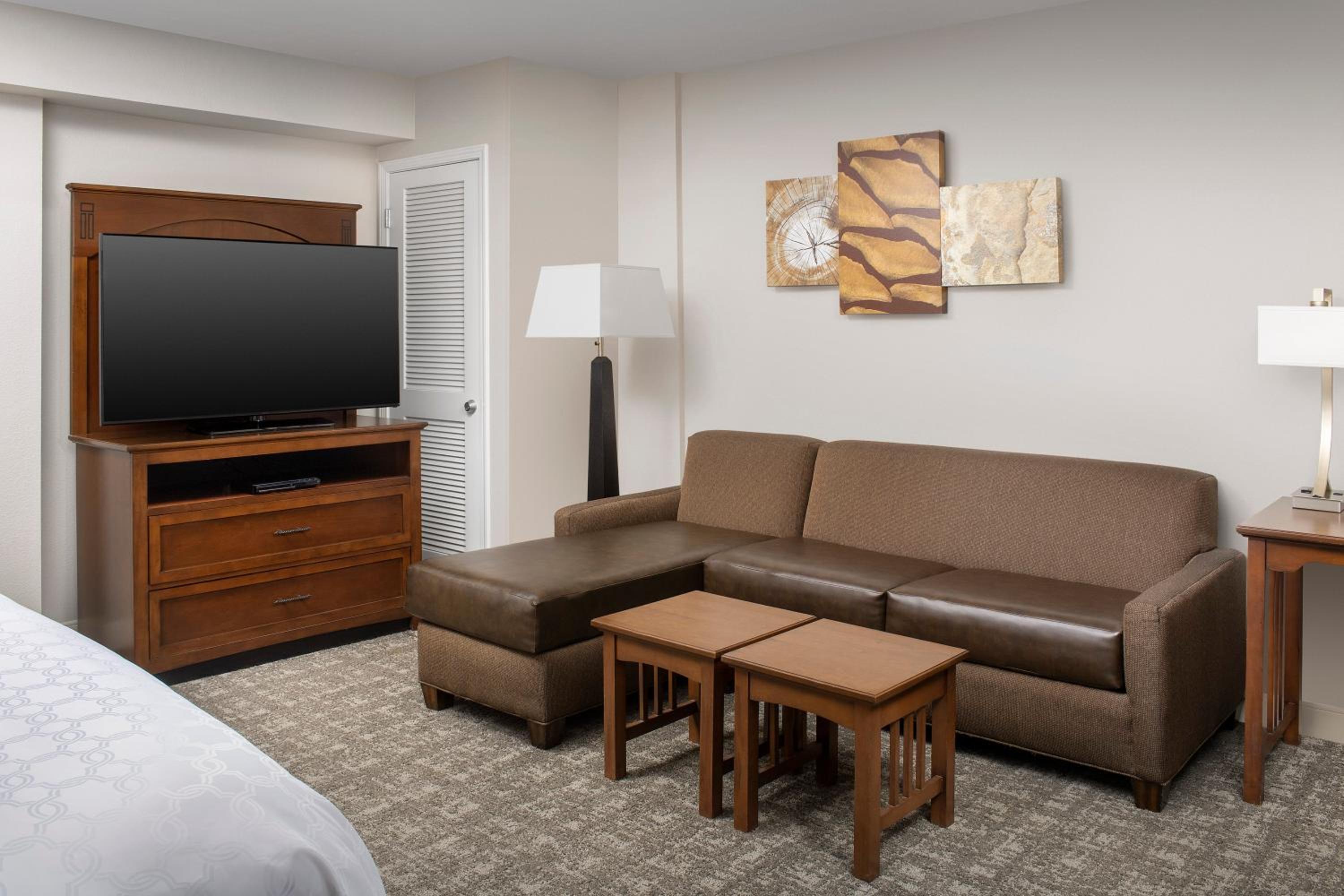 King Studio Suite with Sofa Bed - Photo 5