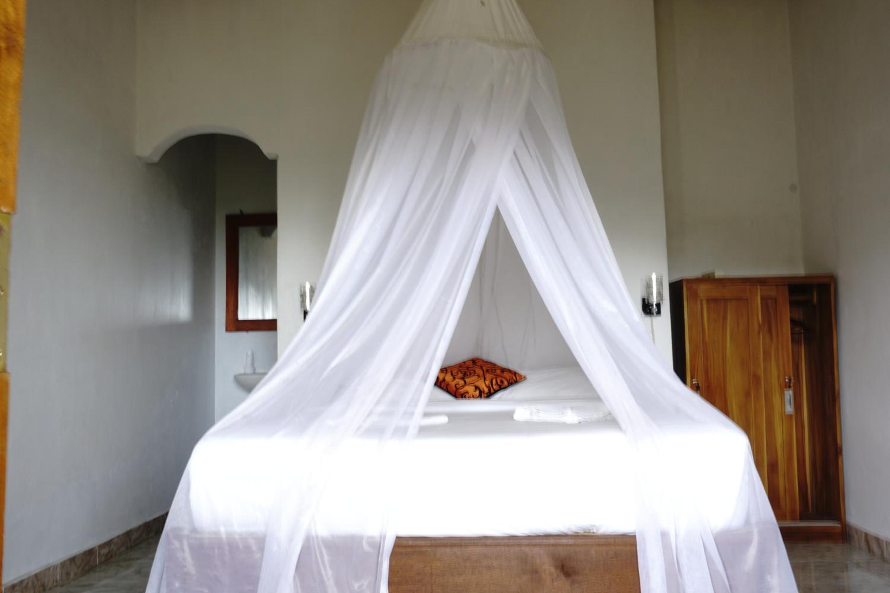 Standard Double Room - Photo 8