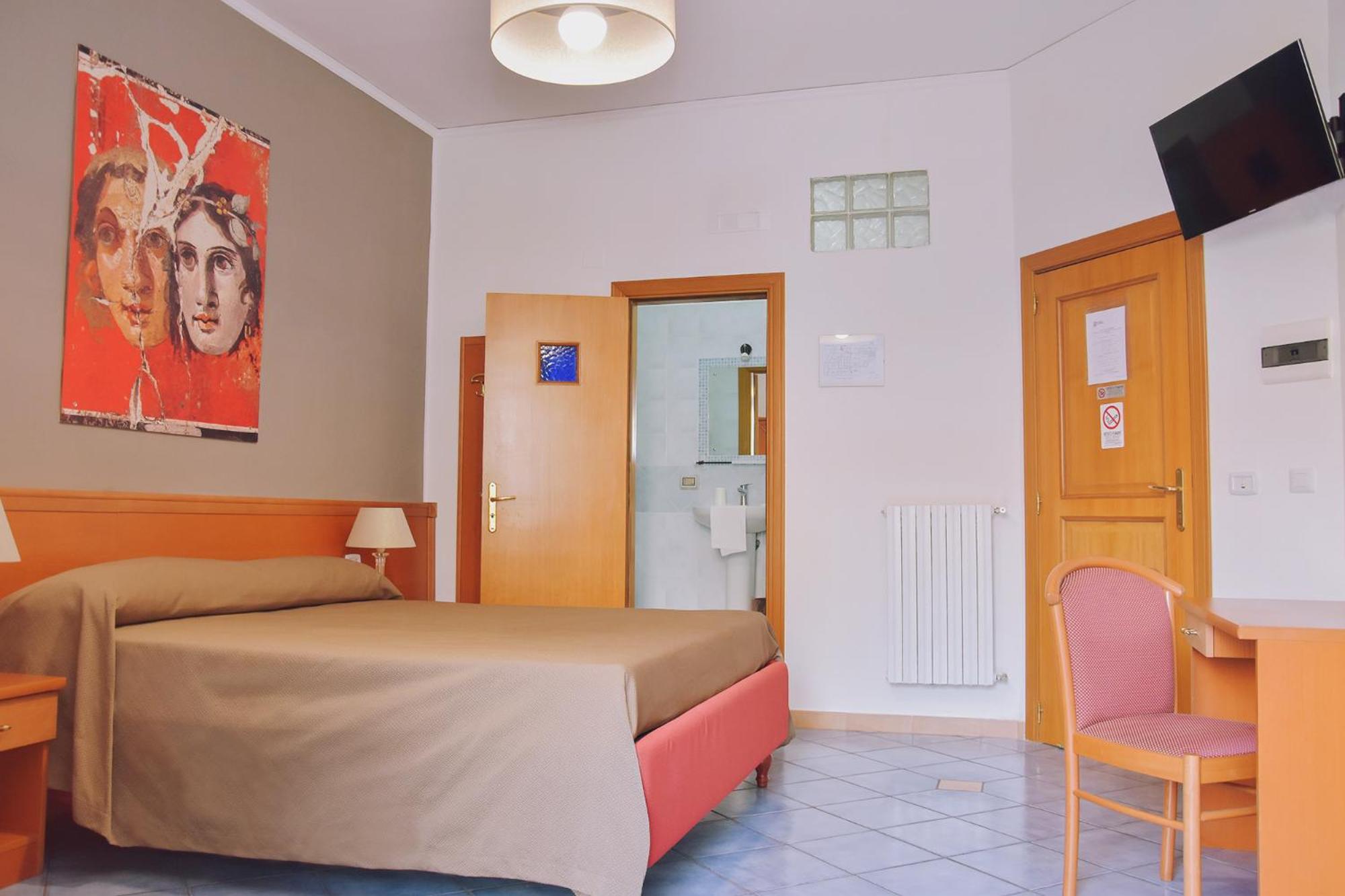 Quadruple Room with Private Bathroom photo 2